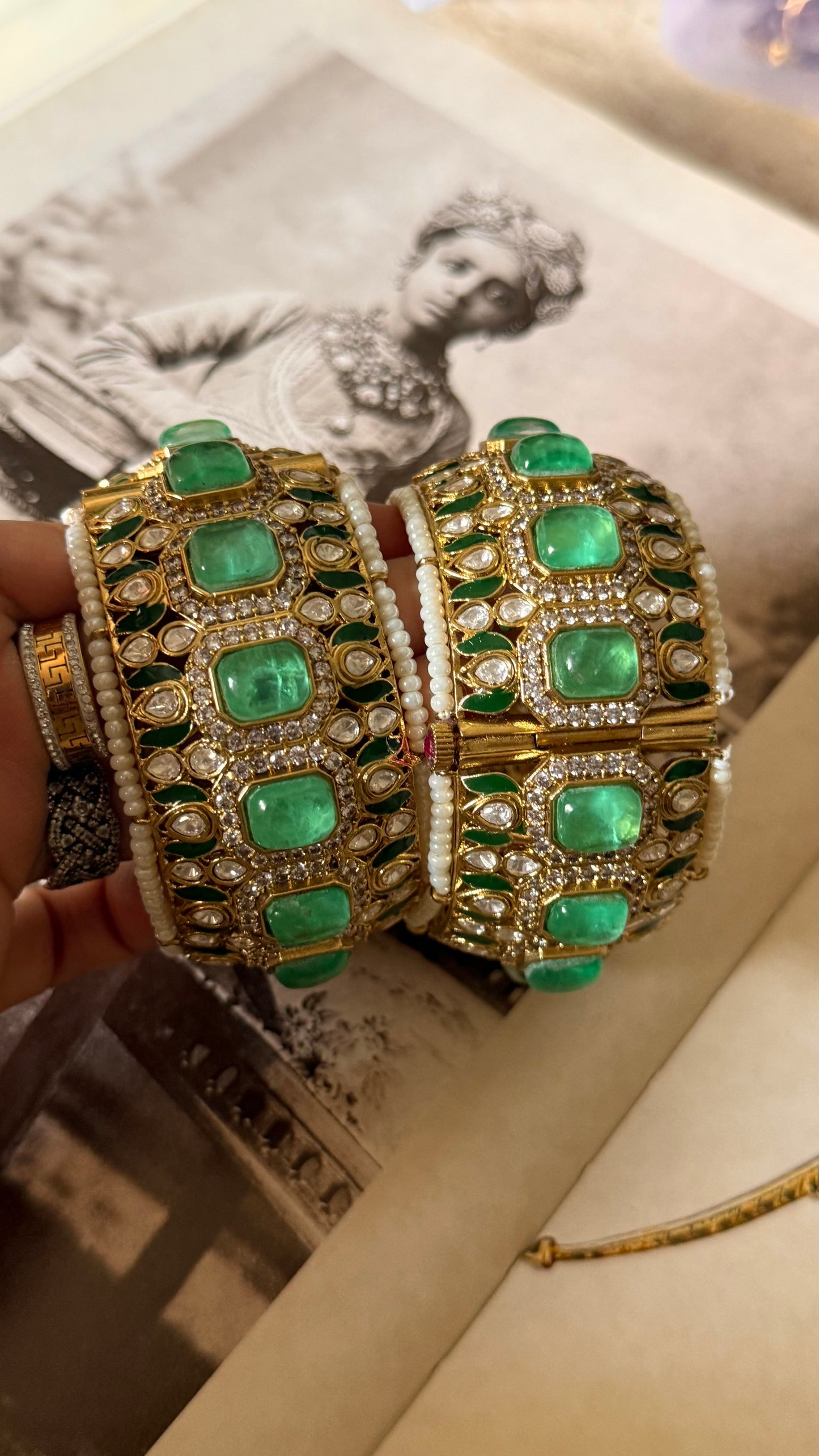 Mint doublet moissanite openable bangle
