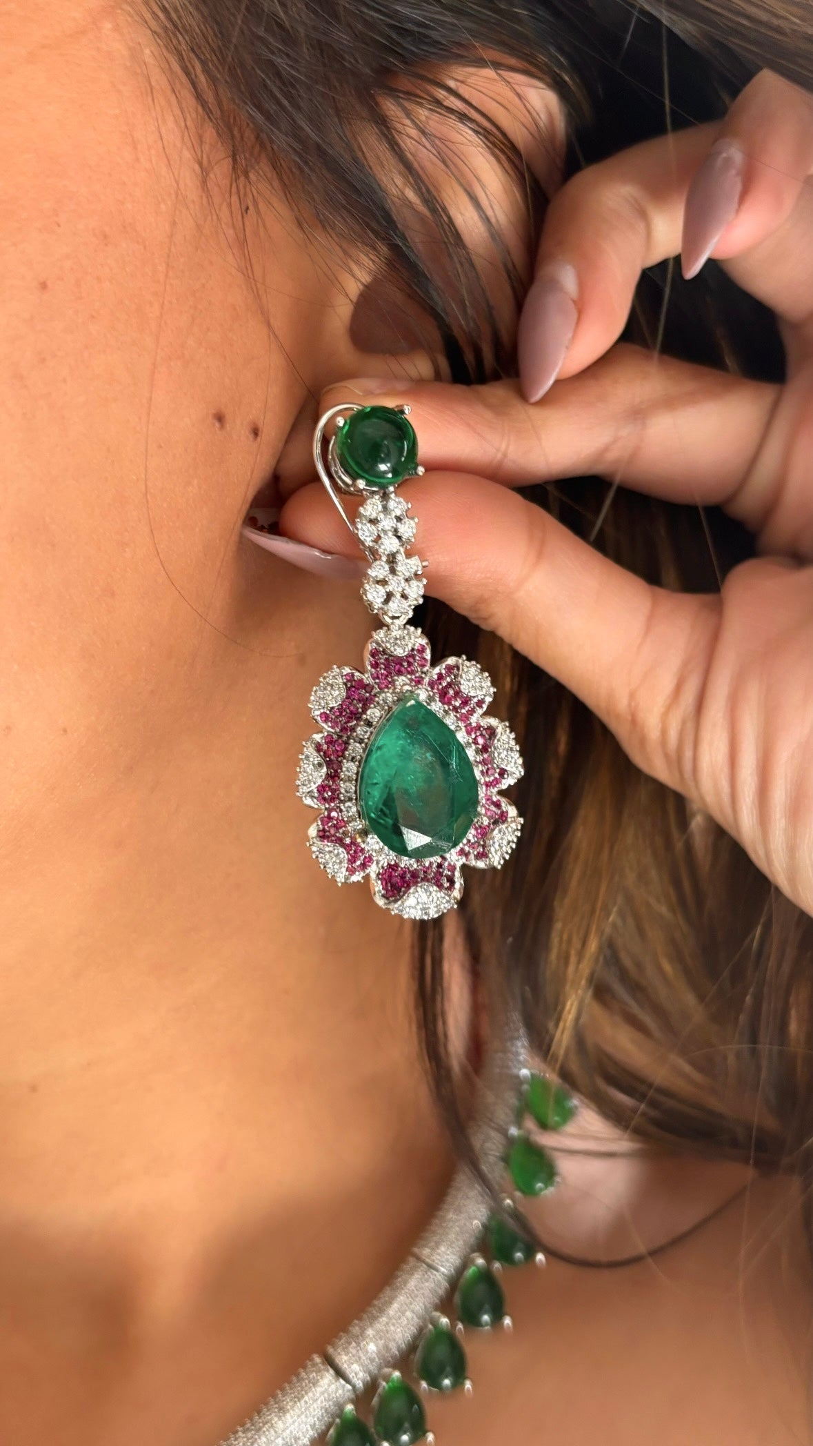 Cocktail Emerald & Cz diamond bridal Asia necklace set