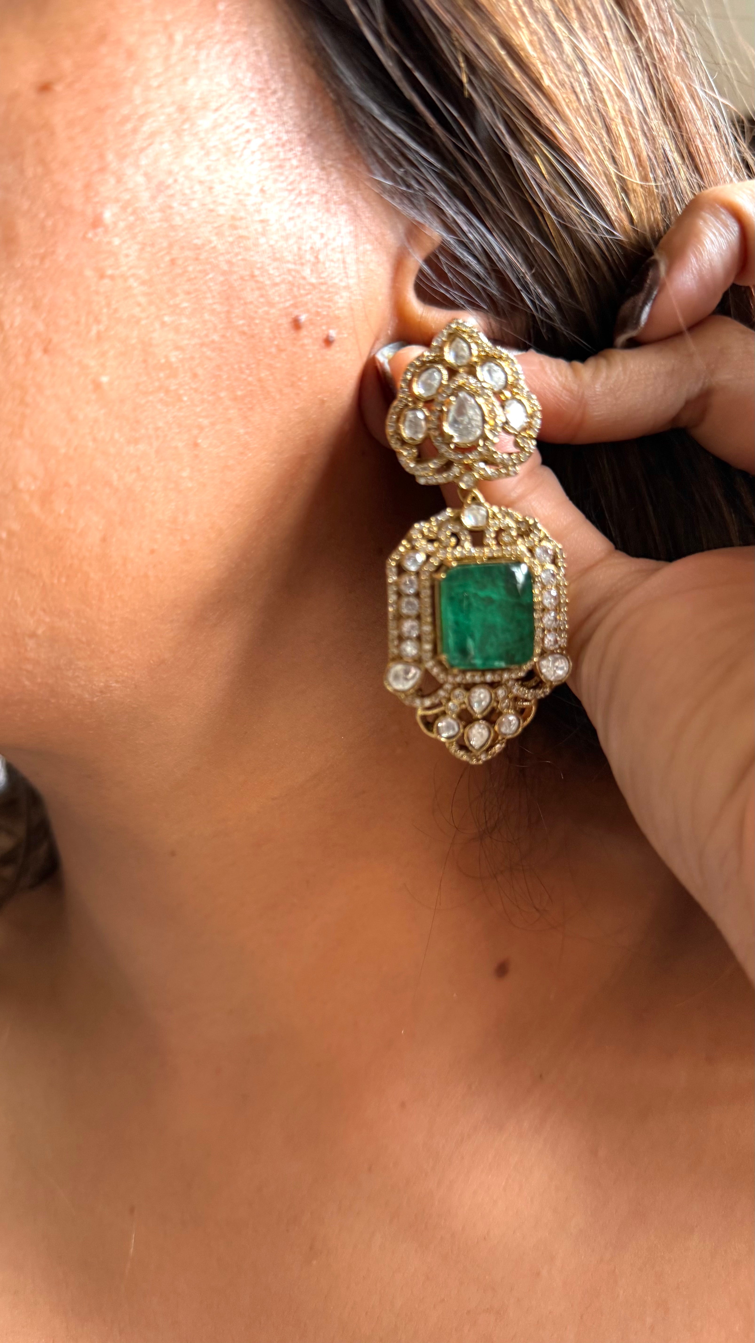 Emerald moissanite collar necklace