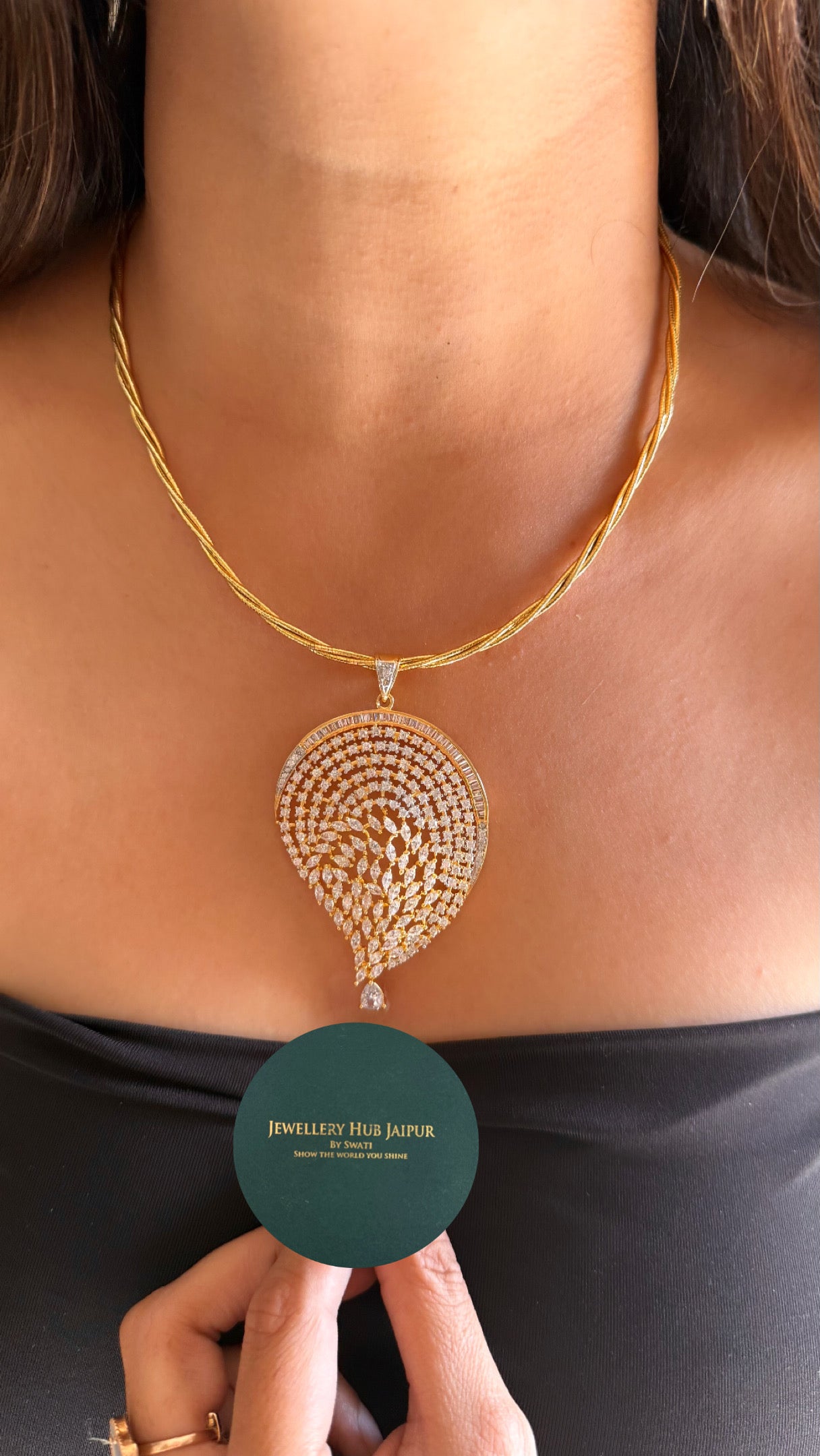 Lily leaf diamond pendant set