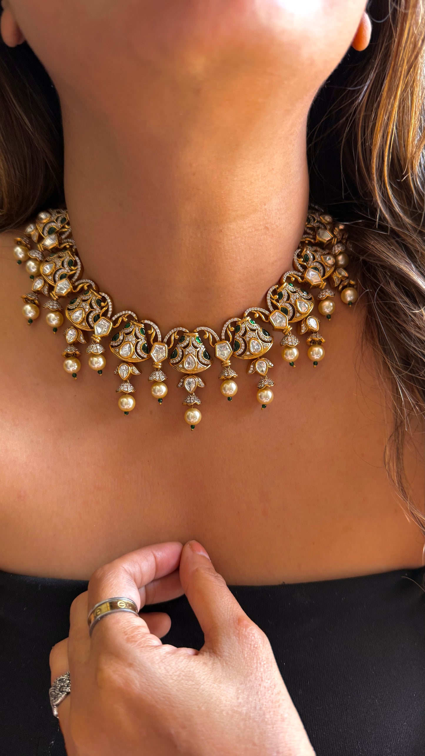 Emerald takkar polki victorian necklace with pearl detailing