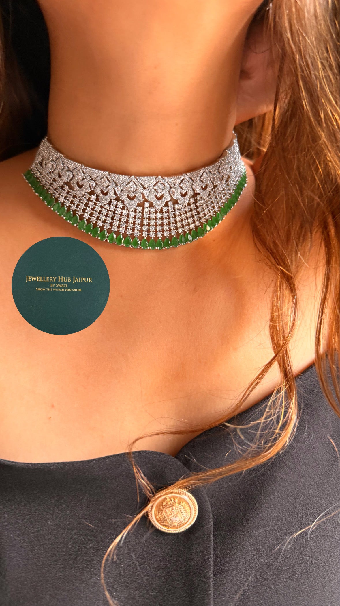 Emerald diamond choker
