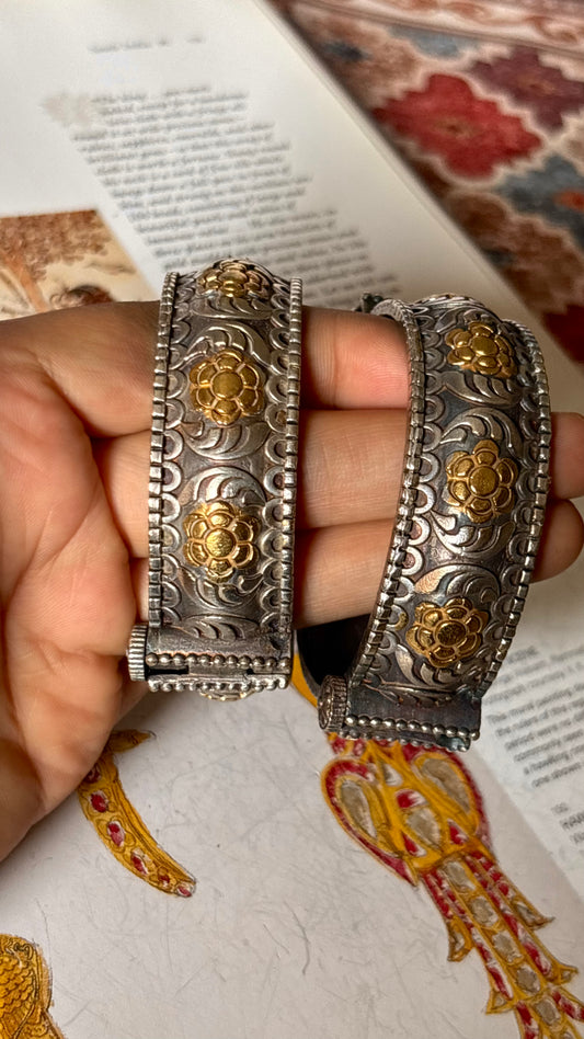 Floral range tribal bangle