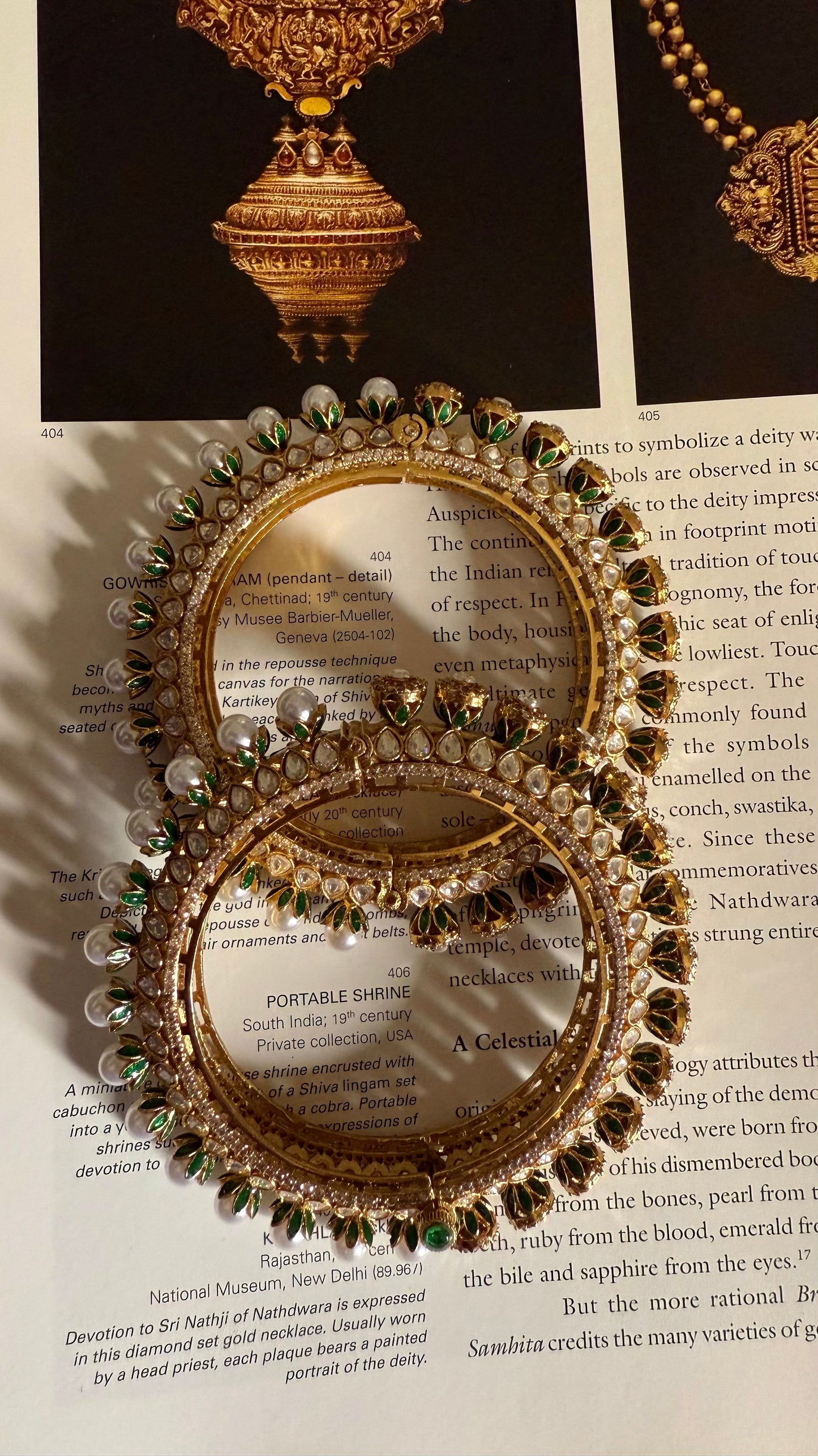 Emerald moissanite & pearl dual openable bangle