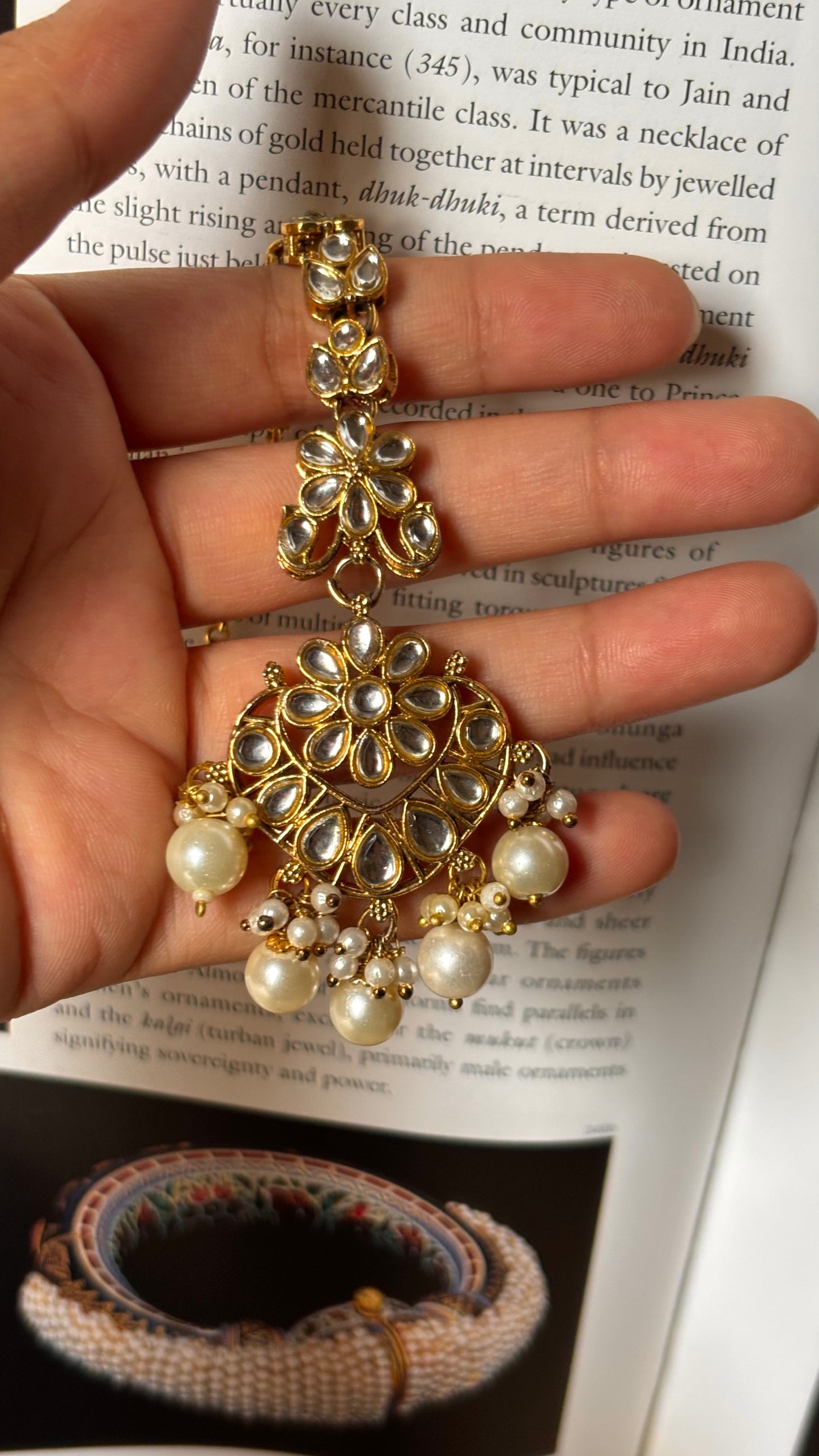 Paachi with pearl detailing Maangtika