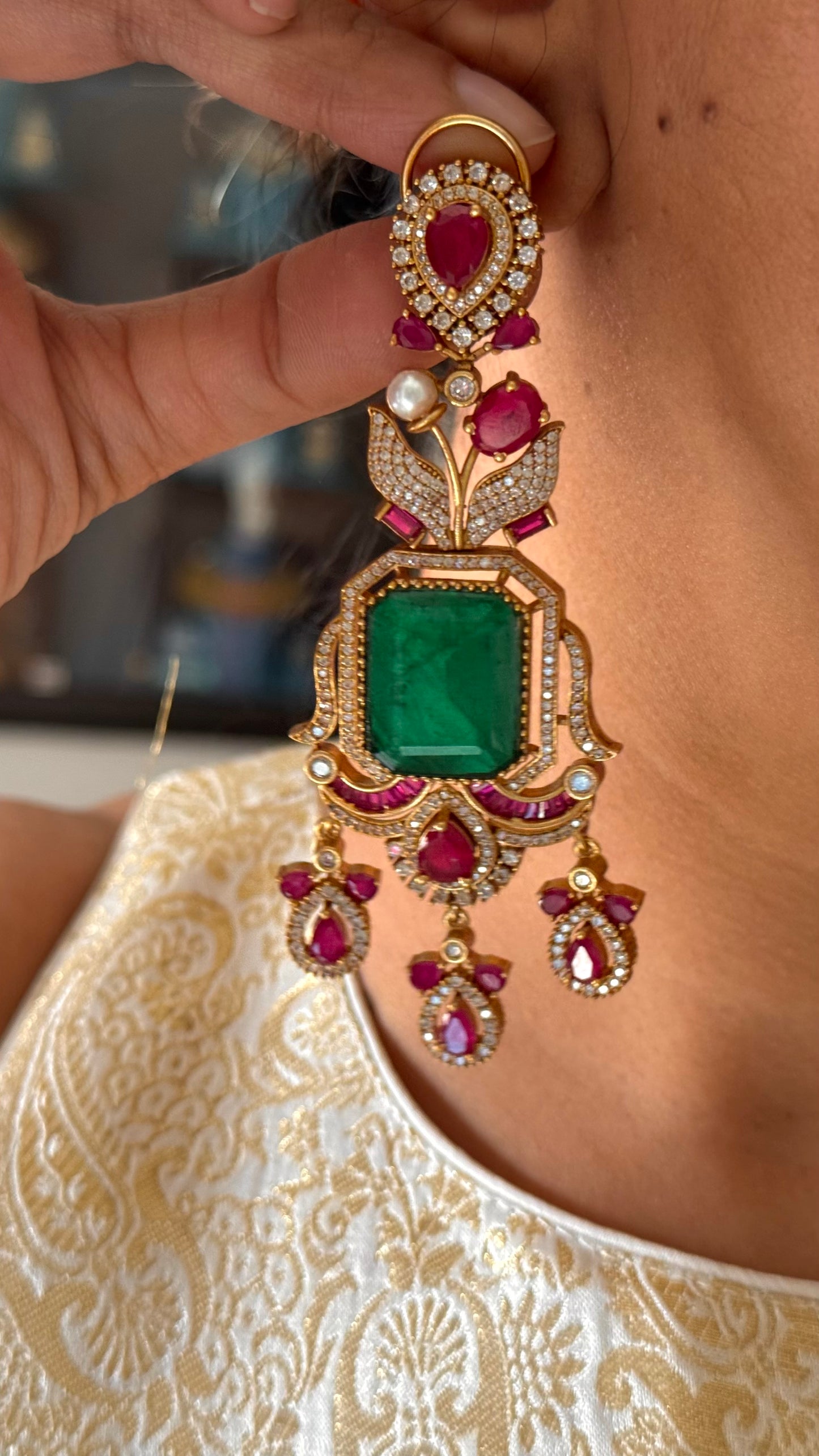 Ruby takkar & emerald doublet collar necklace