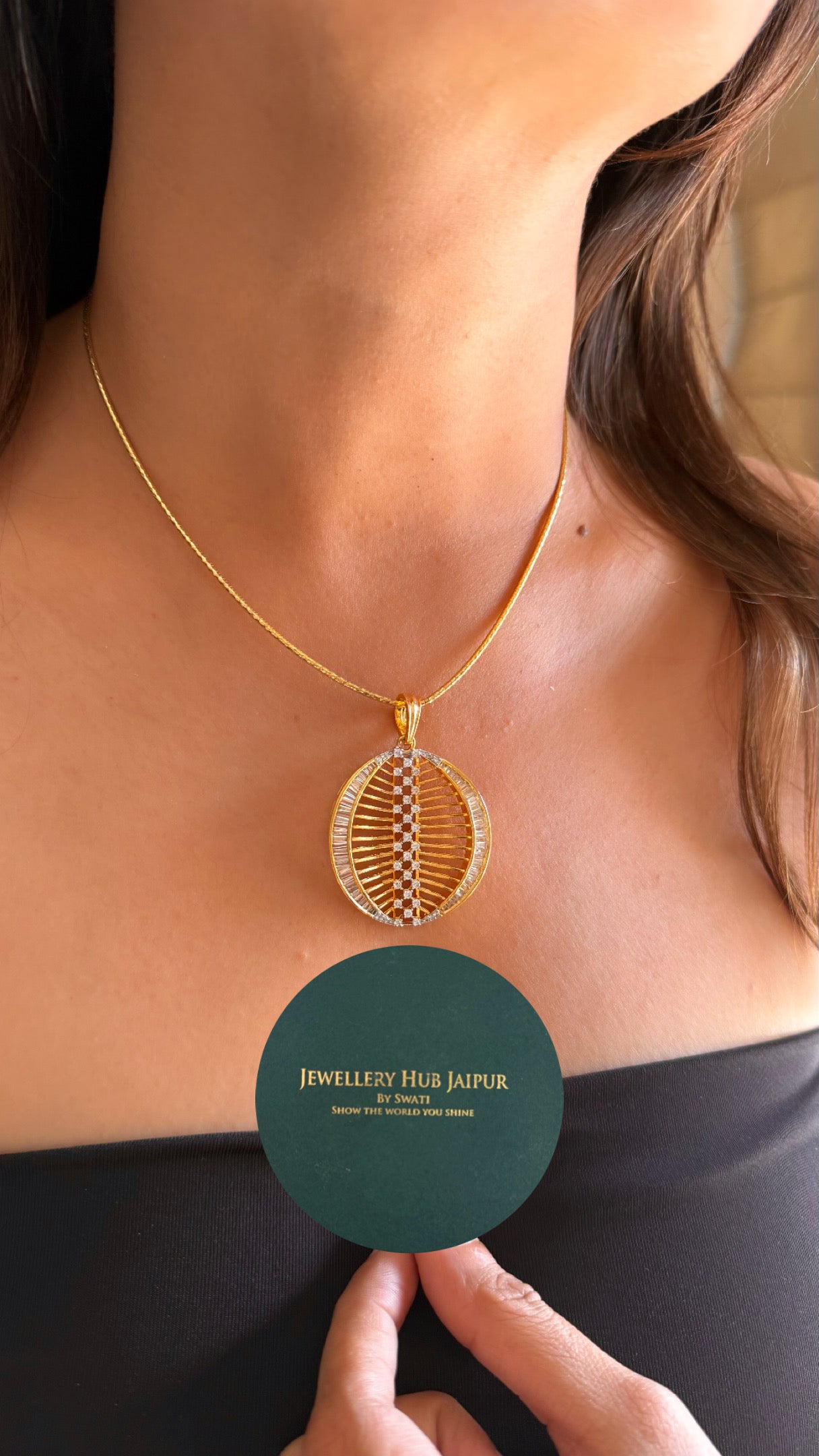 Calcio diamond pendant set