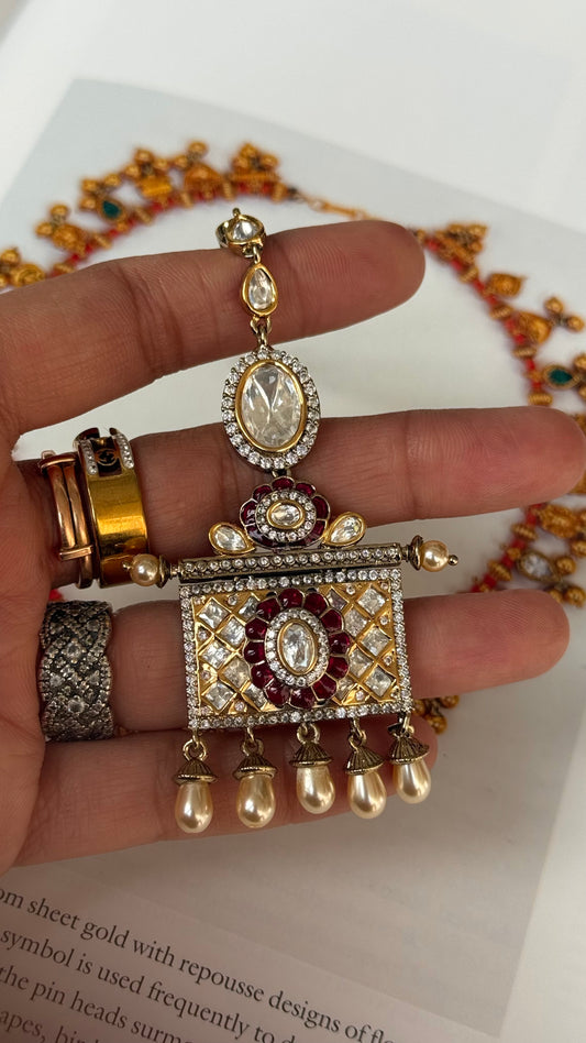 Ruby takkar victorian maangtika