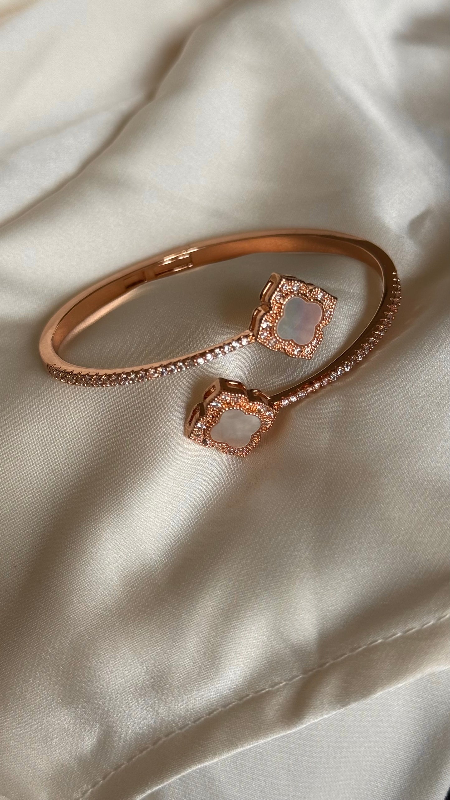 Mother-of-Pearl Open Vancleef Bracelet