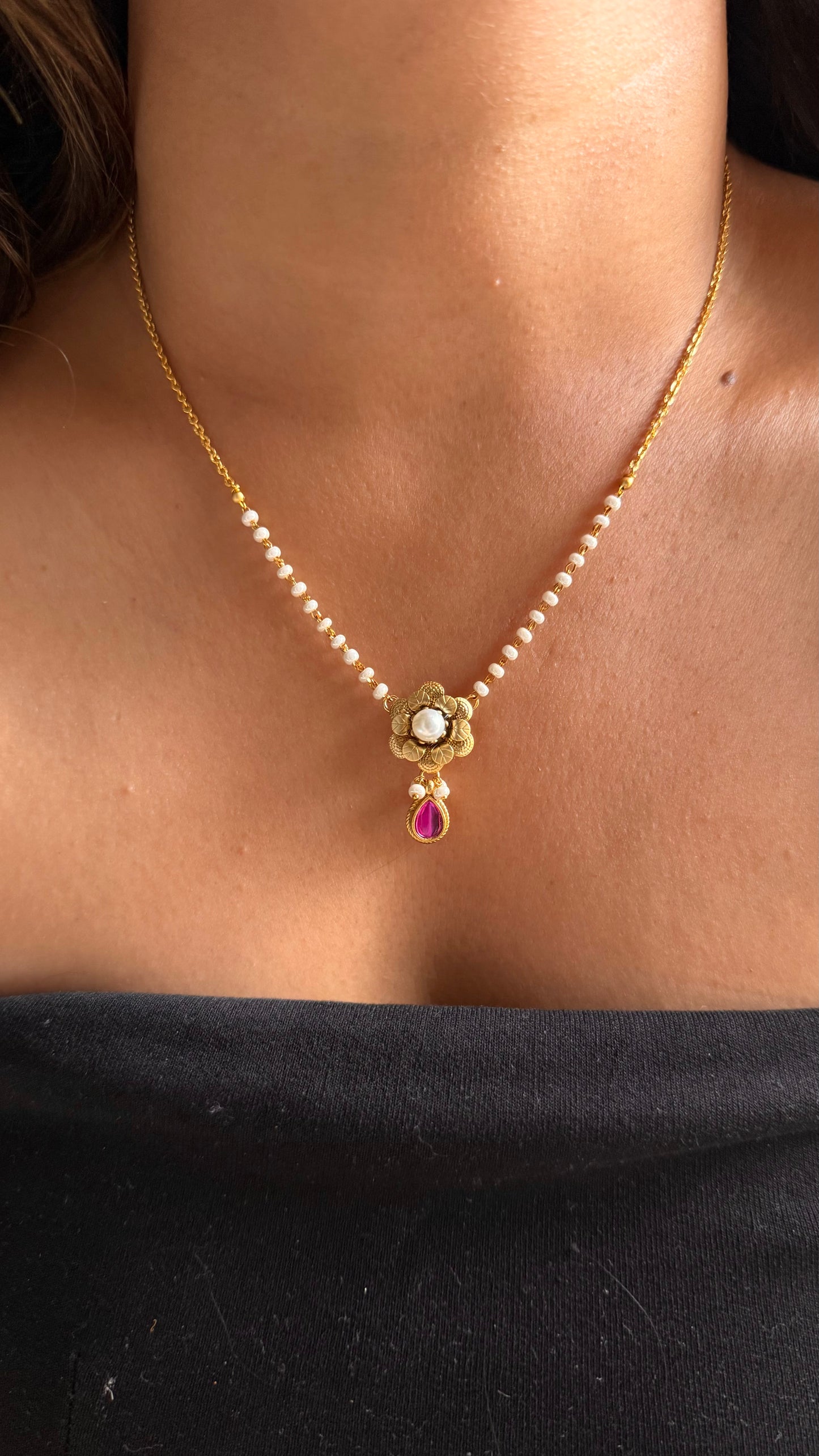 Minimalist floral pendant sett