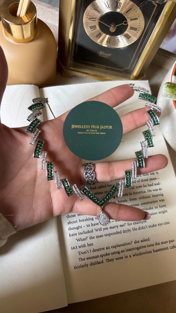 Emerald cocktail diamond necklace set
