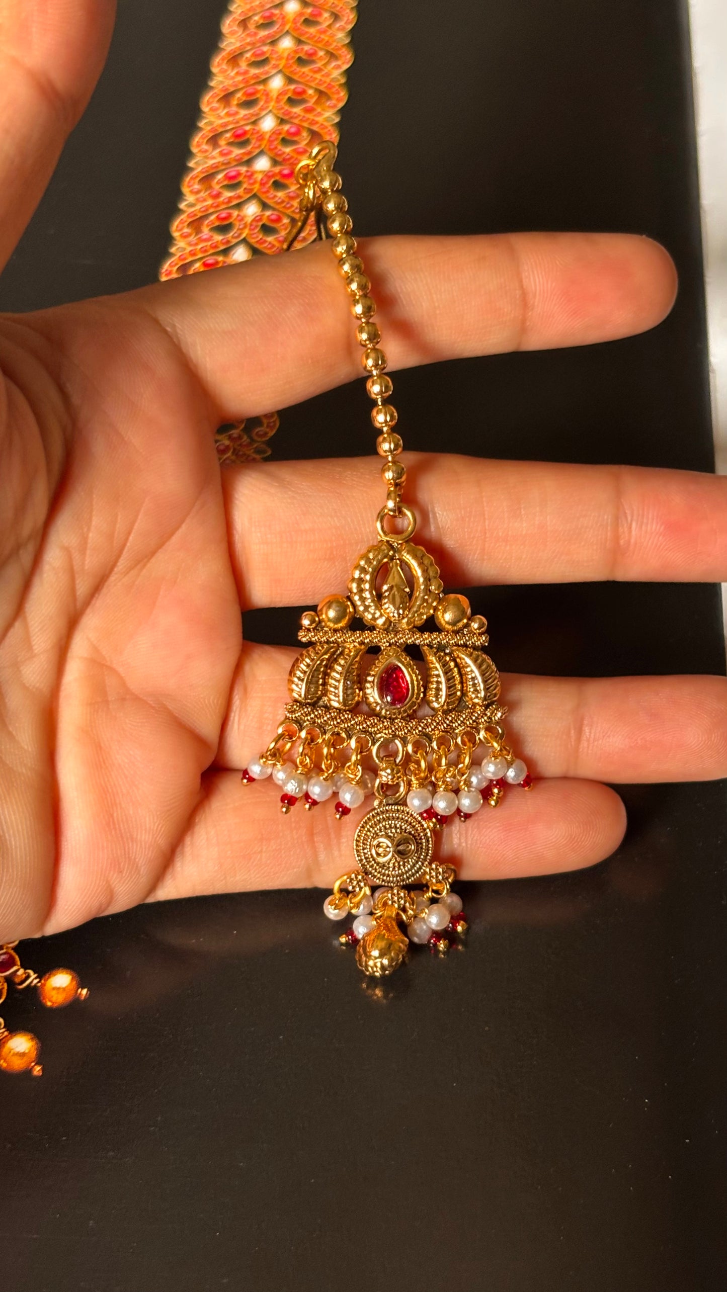 Ruby gold nakshi Maangtika