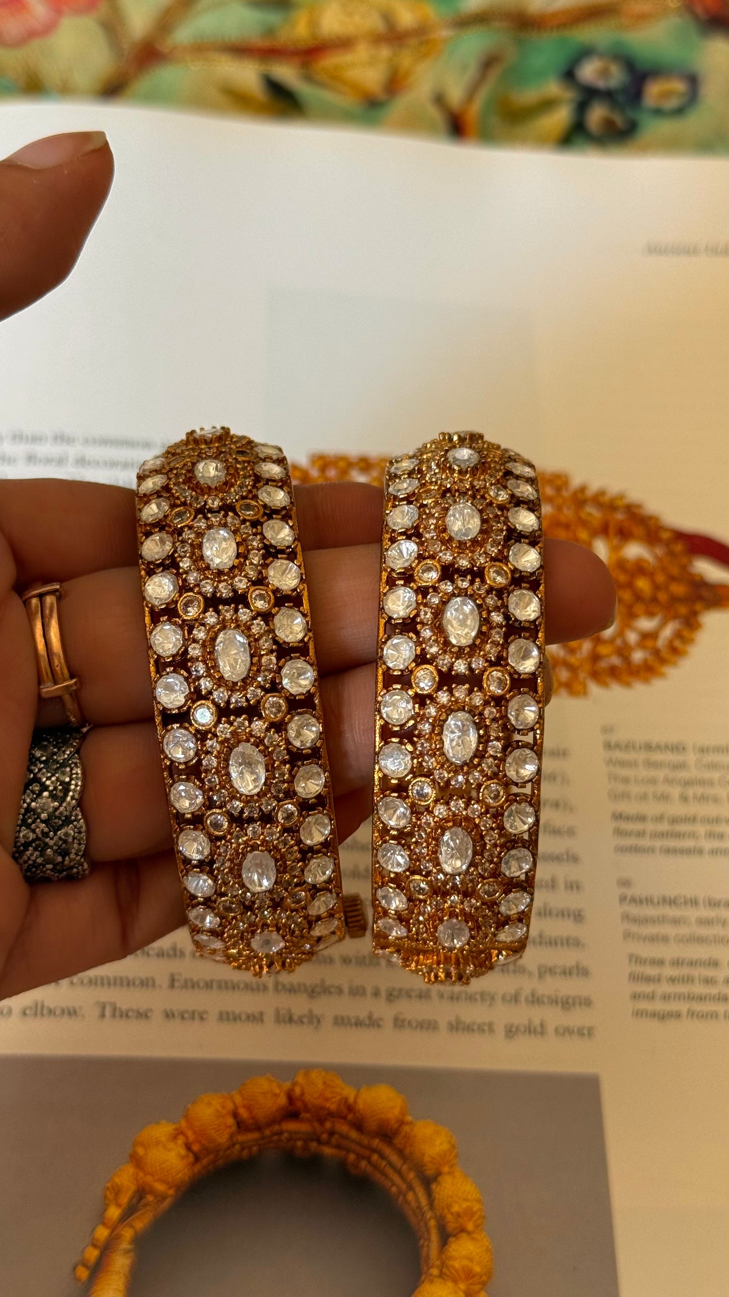 Victorian gold oval polki bangled