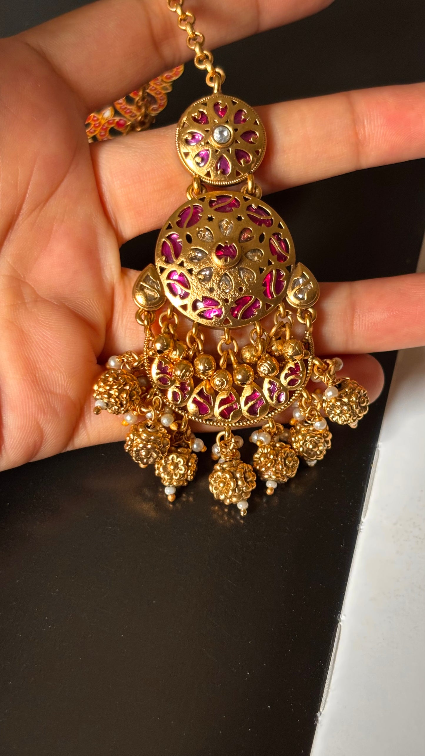 Rani pink nakashi Maangtika