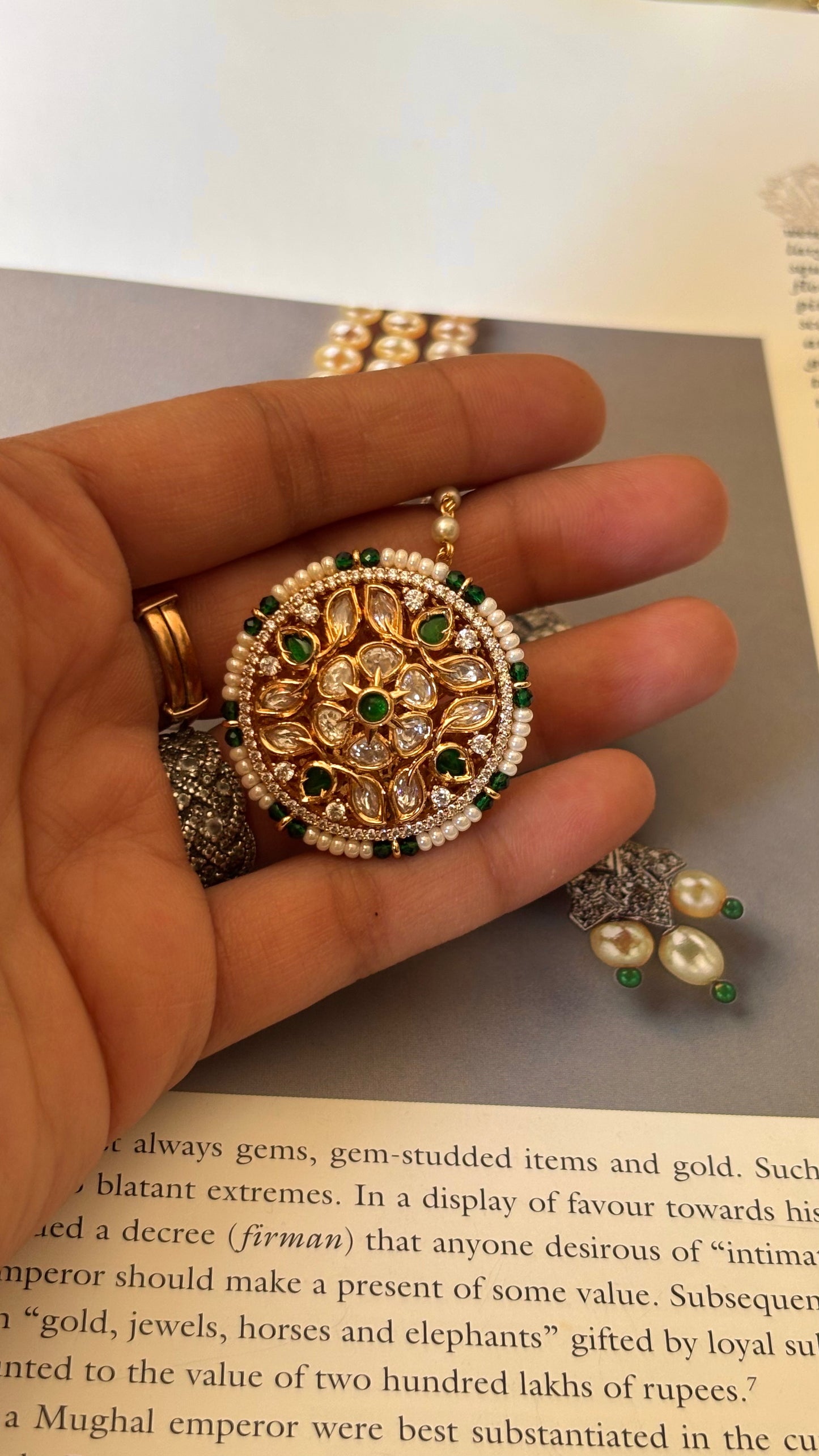 Emerald floral nakashi Borla