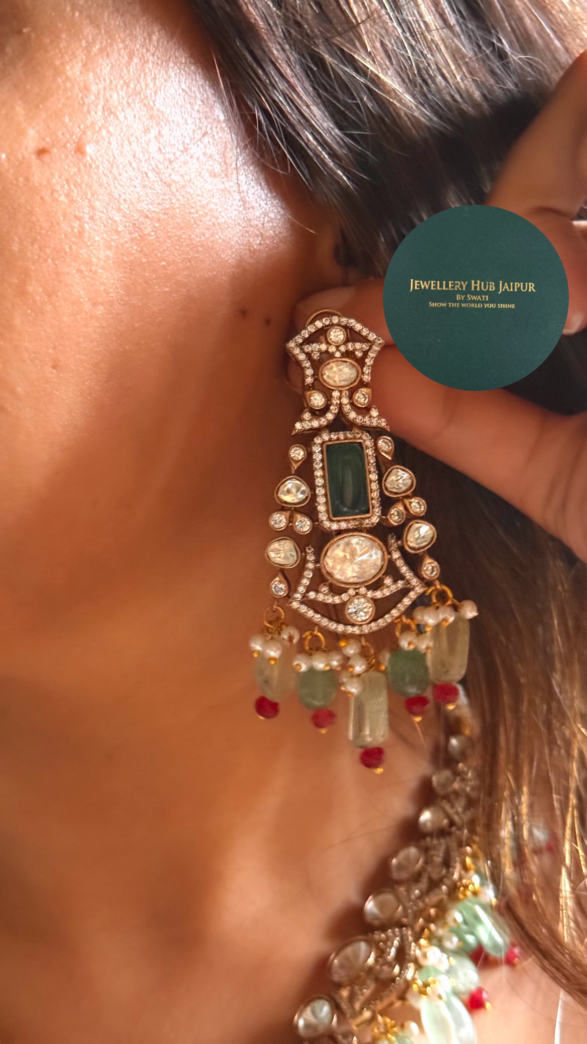 Emerald doublet moissanite polki with mint drop collar set