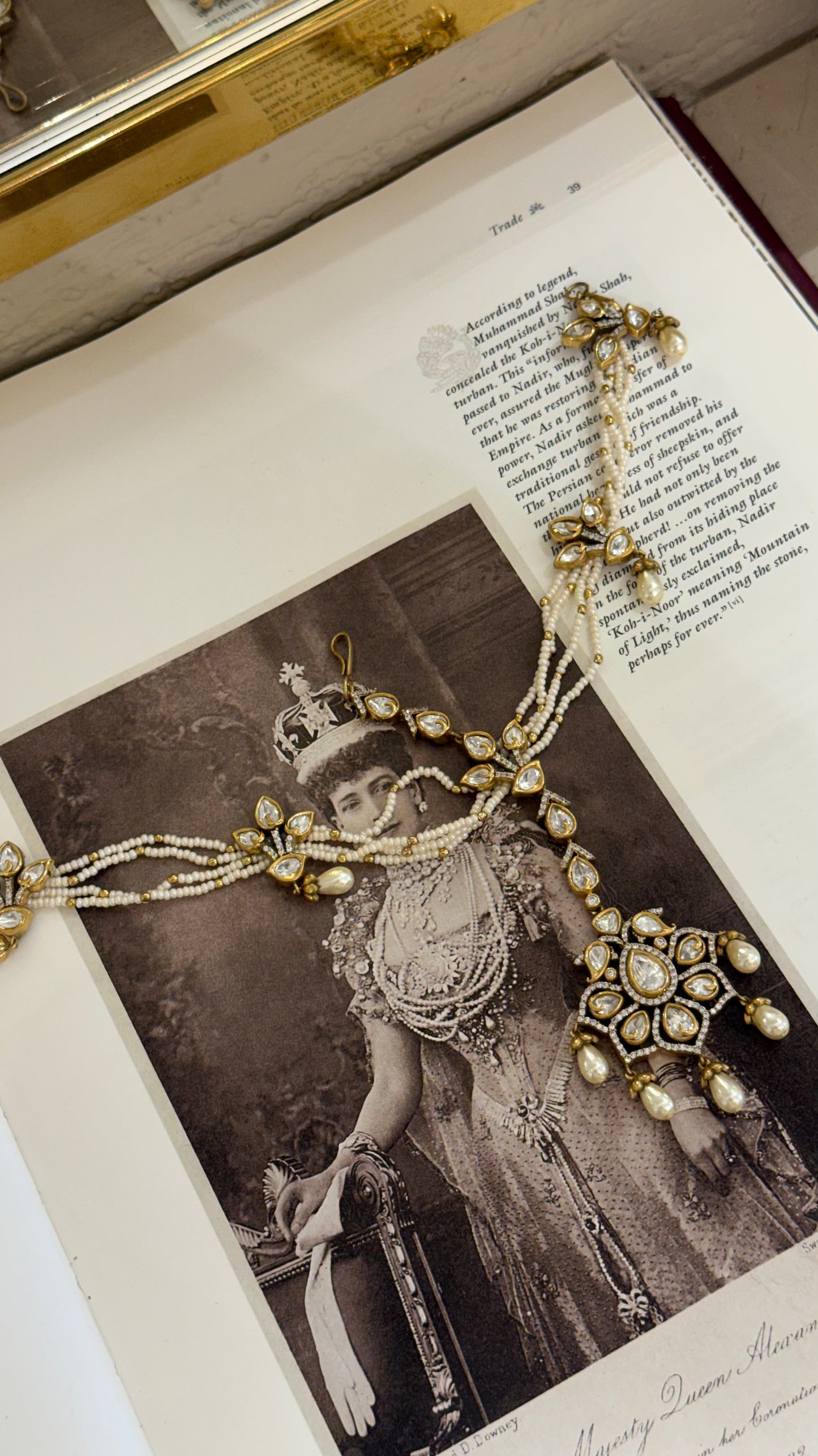 White polki & pearl victorian mathapatti