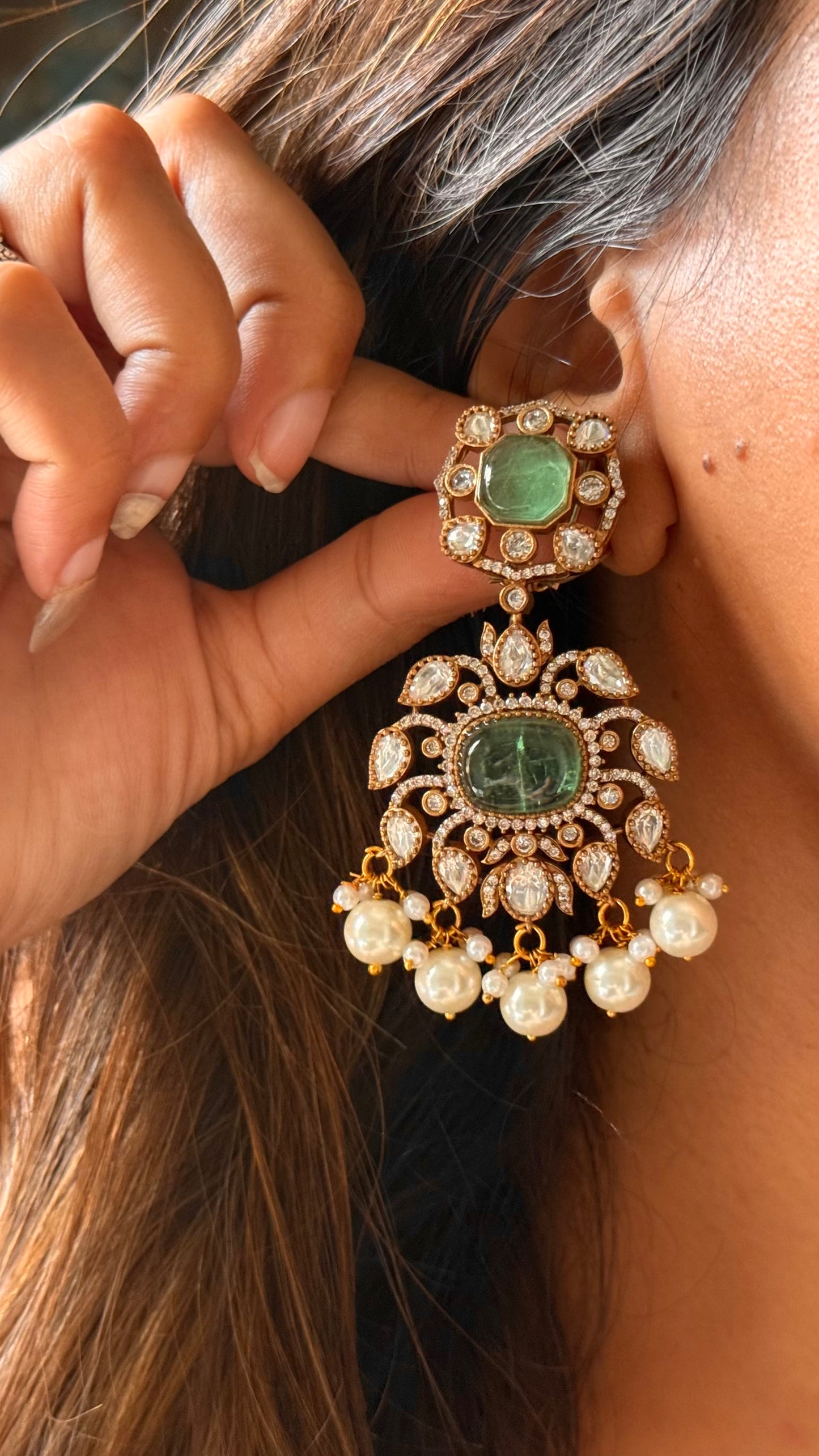 Dual layer moissanite & mint with pearl detailing collar necklace