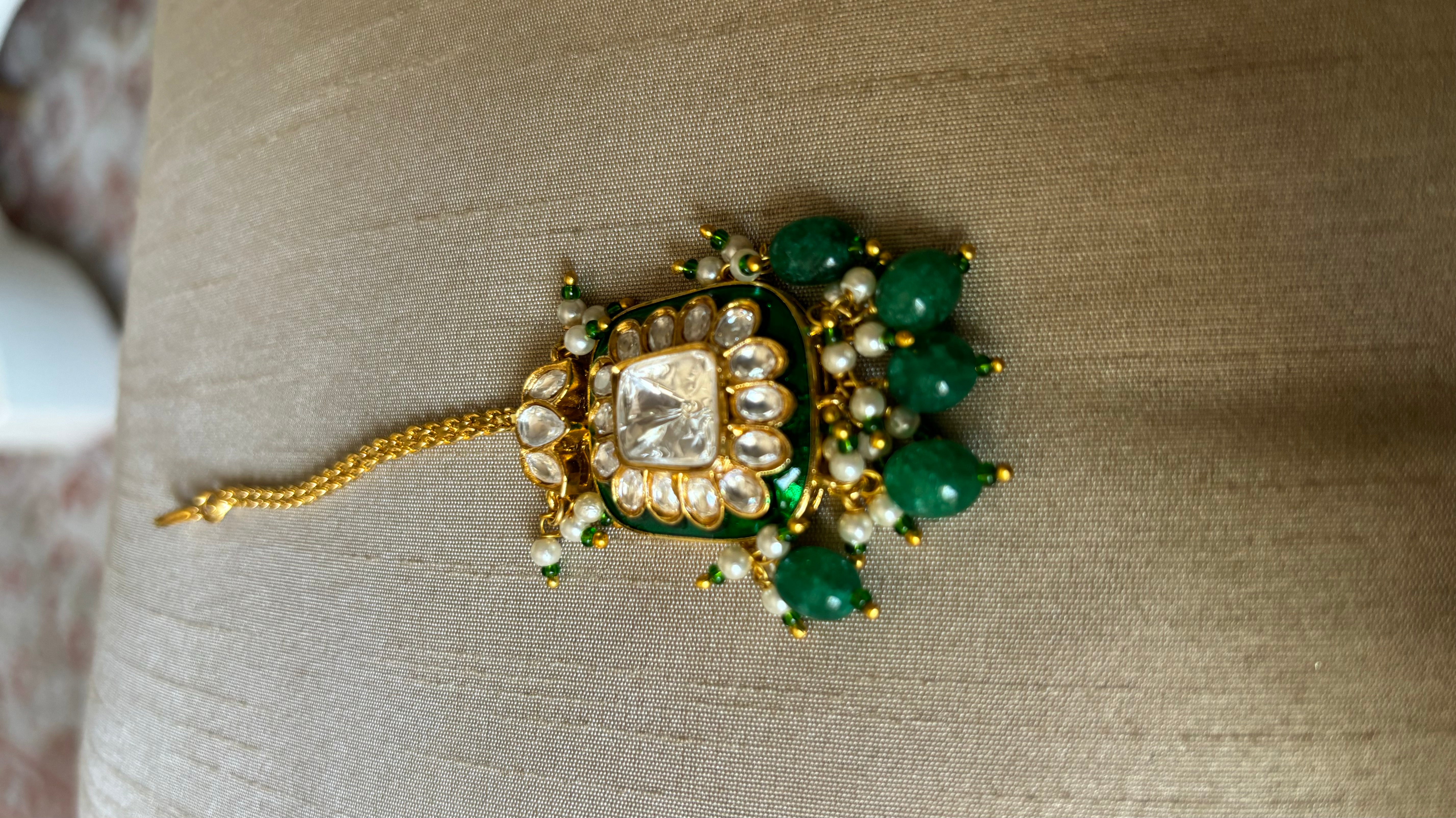 Emerald meenakari maangtika