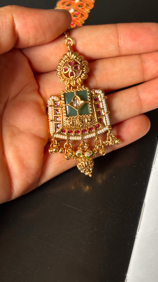 Emerald inlay nakashi Maangtika