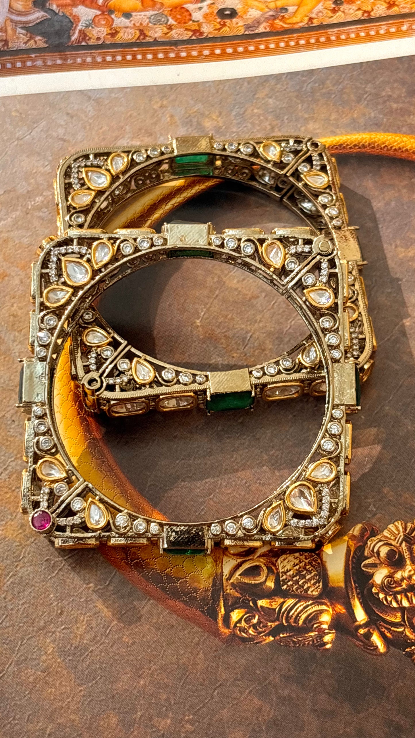 Emerald square shape Victorian dual polish bangdi