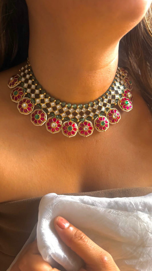 Floral kemp & strawberry mint necklace with floral detailing
