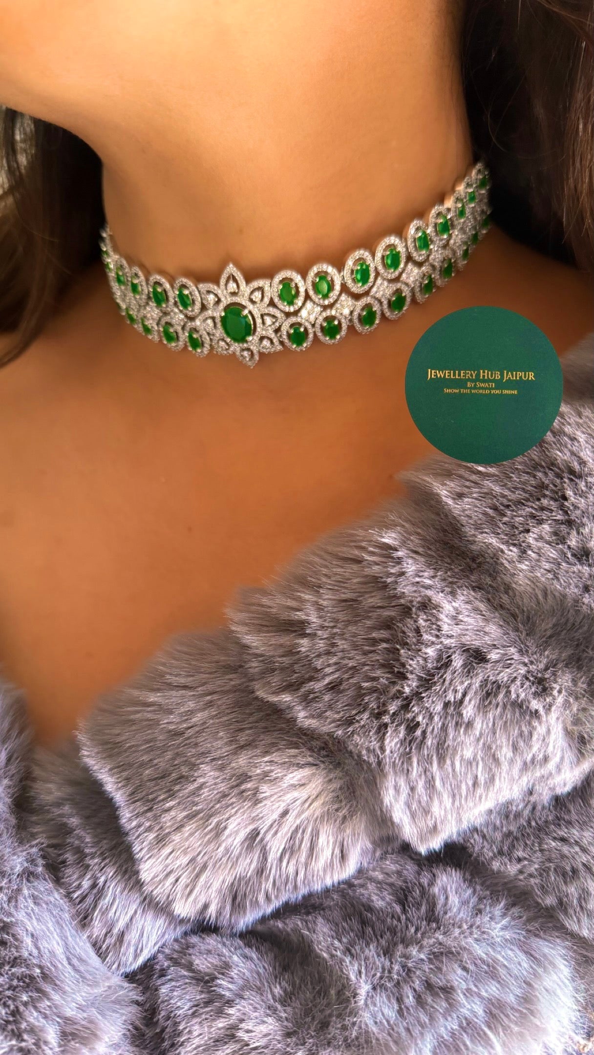 Emerald diamond choker