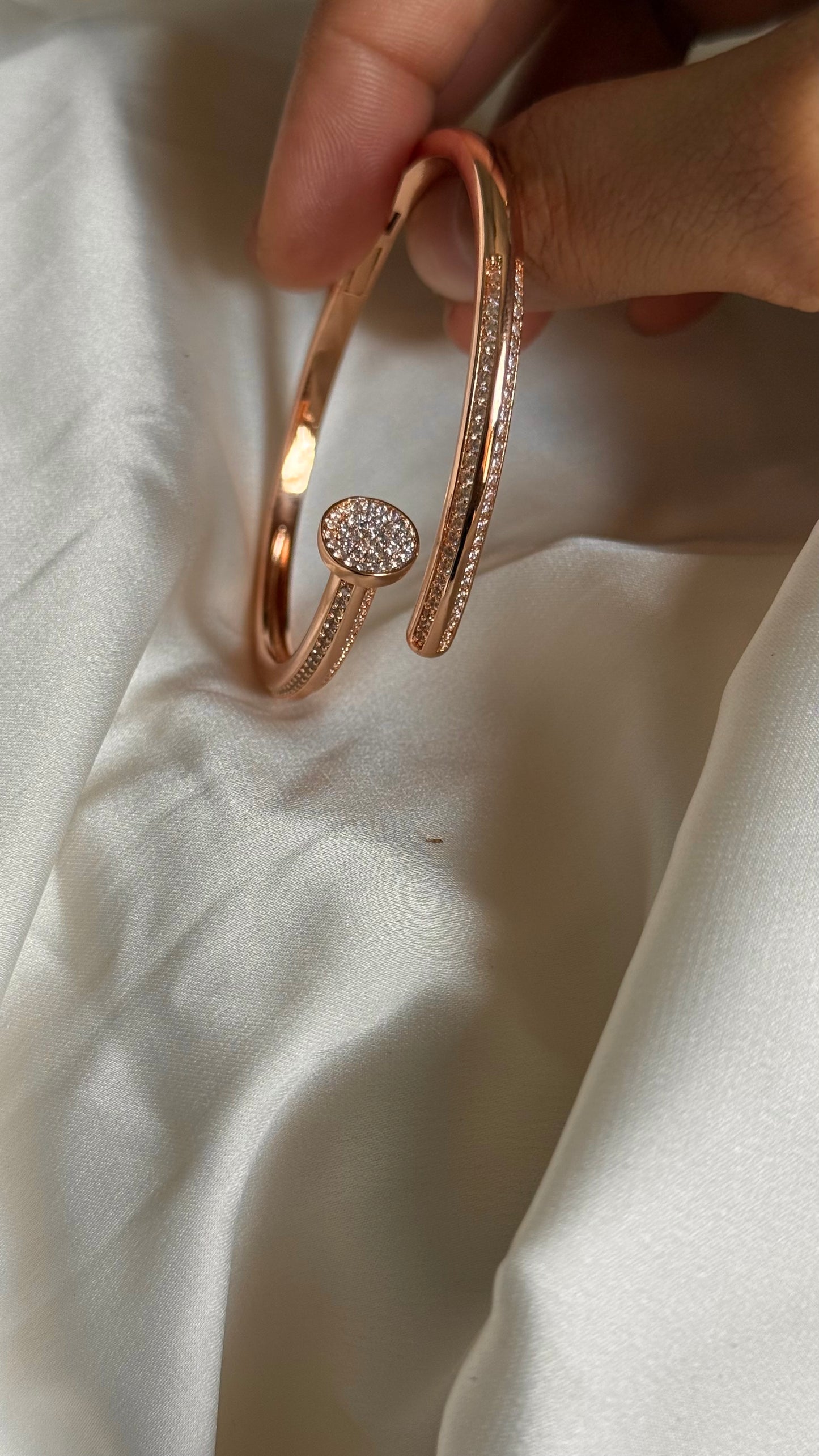 Pave-Accented Nail bracelet (rose gold)