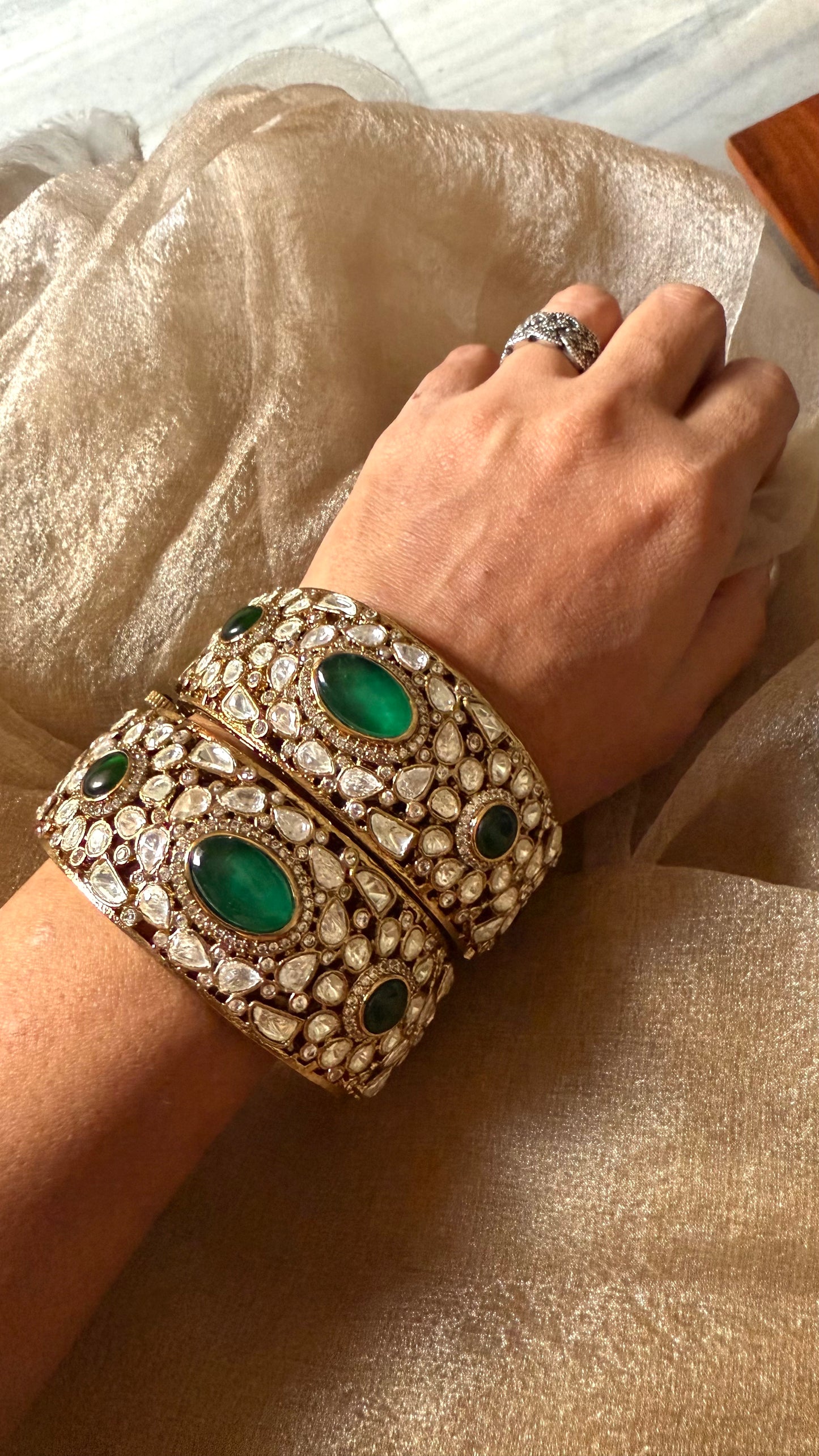 Single Emerald doublet Moissanite openable bangle