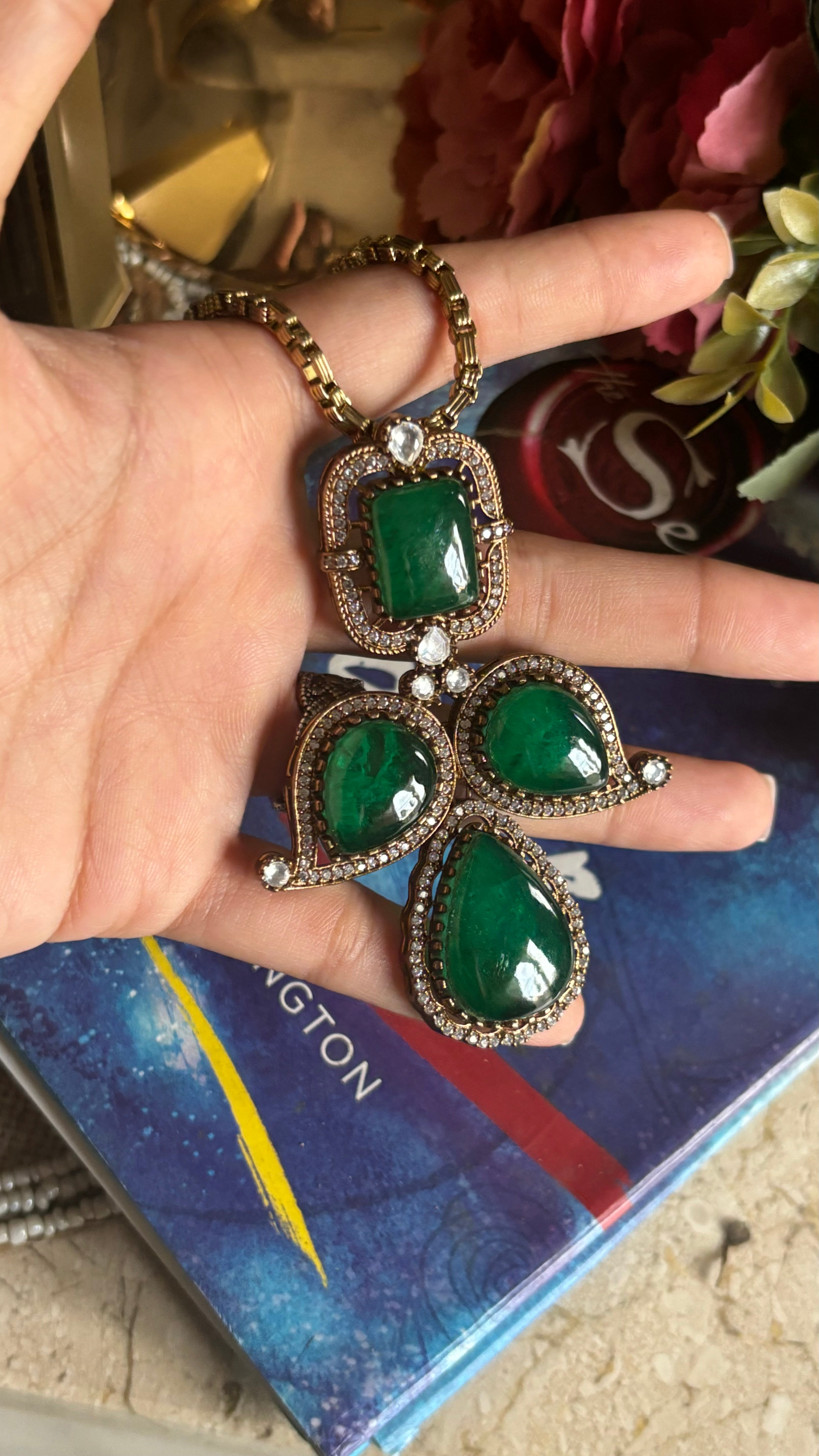 Emerald doublet pendant set