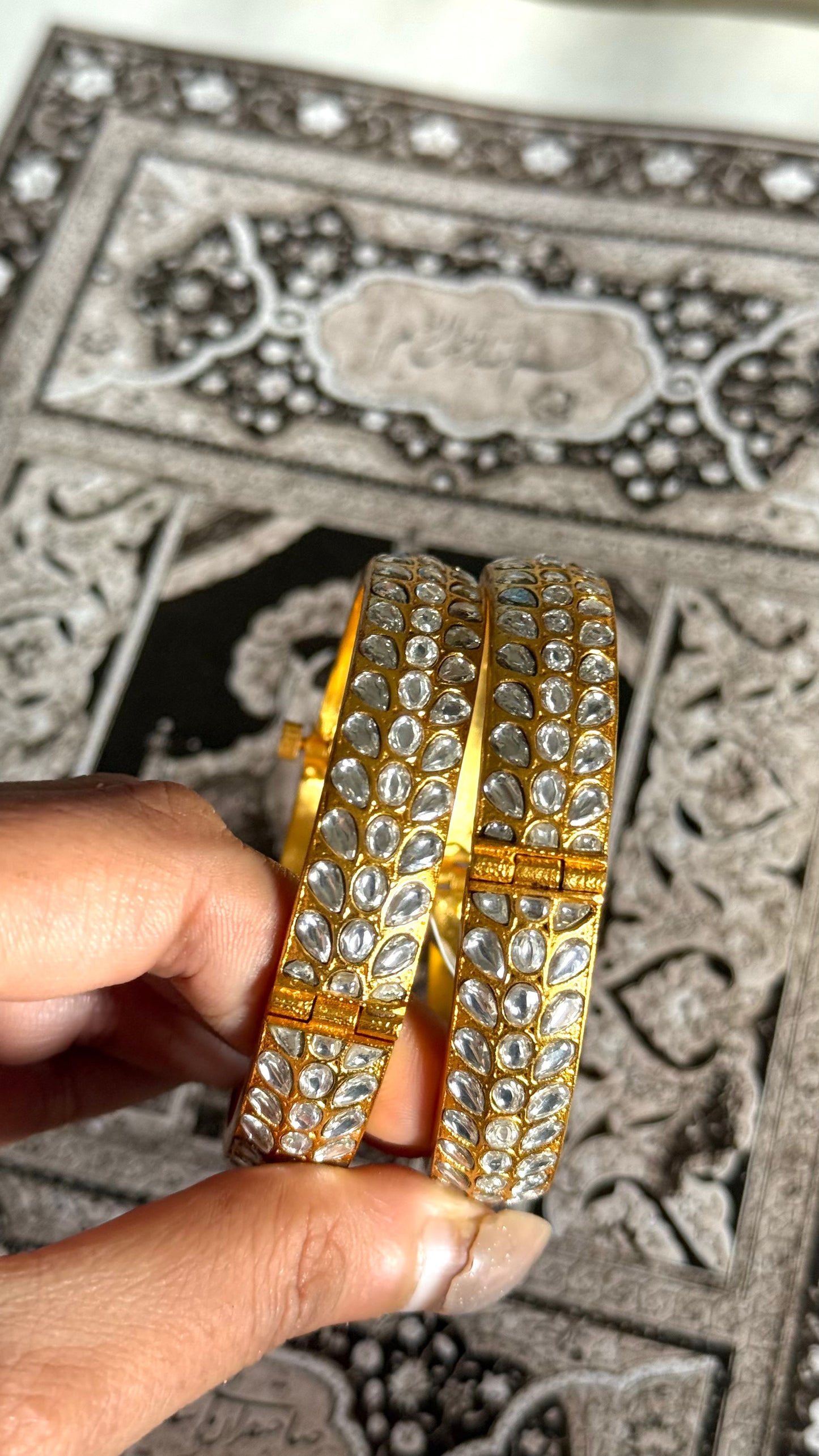 Paachi leaf design openable bangle