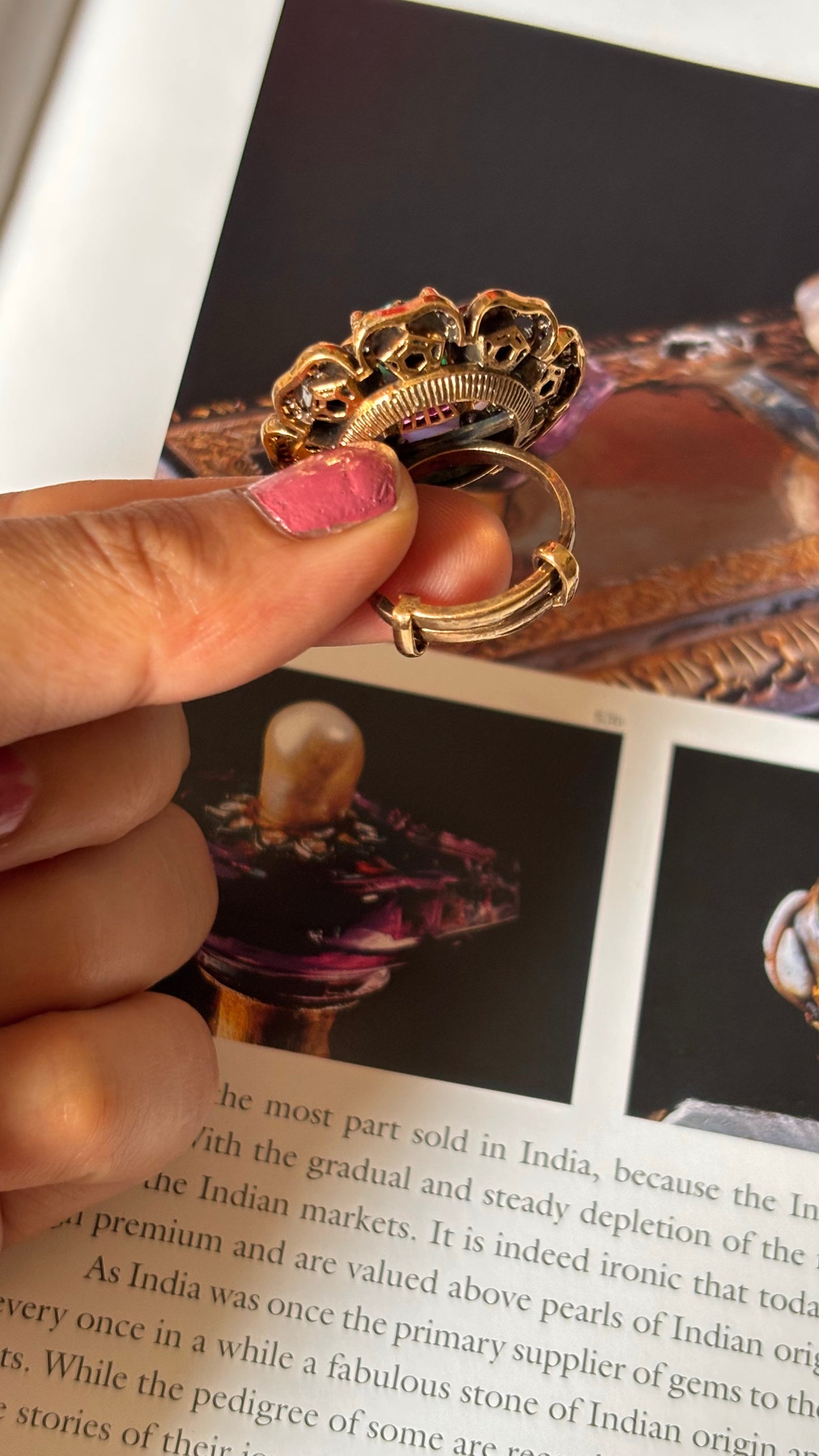 Floral peeli polki emerald & ruby ring