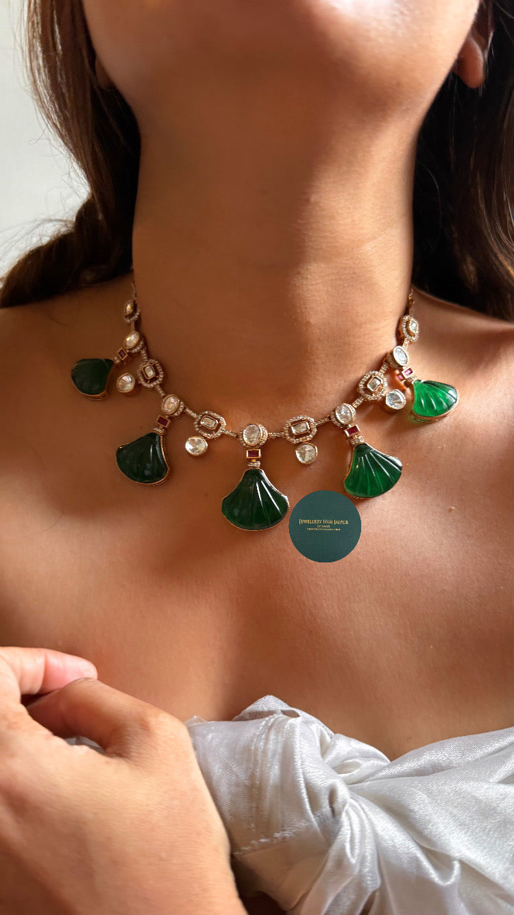 Emerald inlay carving shell shaped with moissanite collar set