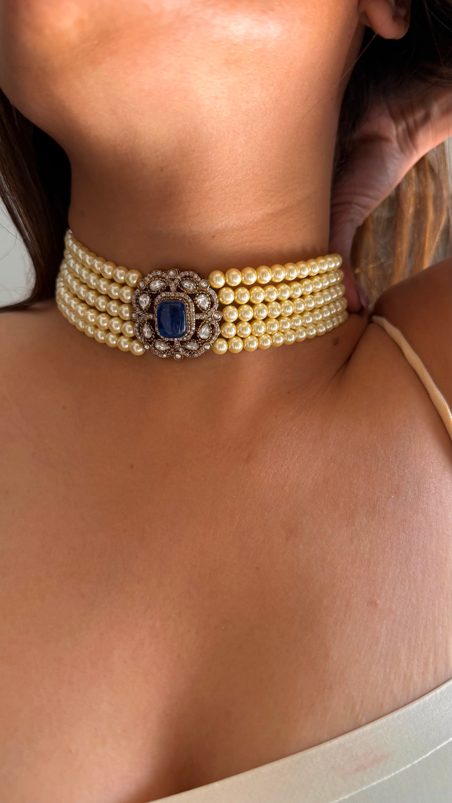 Heer Sapphire Victorian minimalist choker