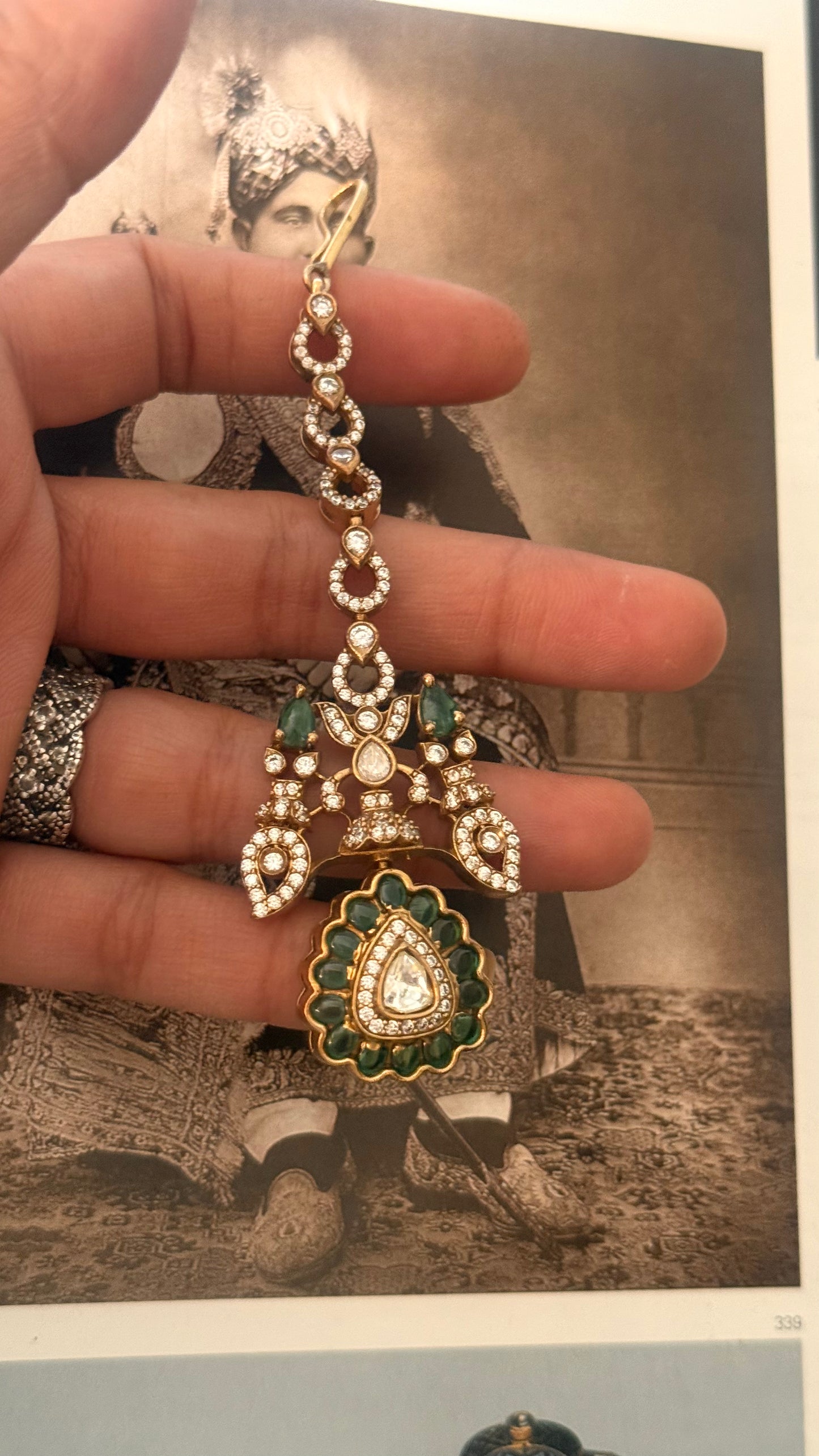 Emerald takkar work victorian mangtika
