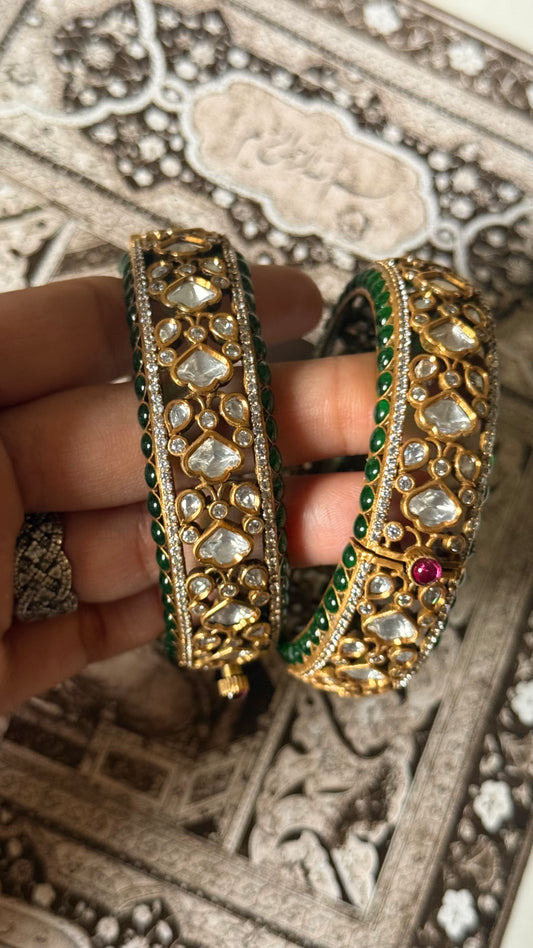 Moissanite polki & emerald openable bangle