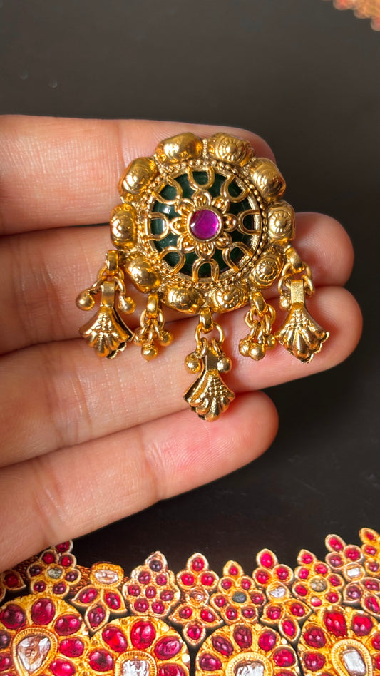 Emerald inlay nakashi with rani pink adjustable ring