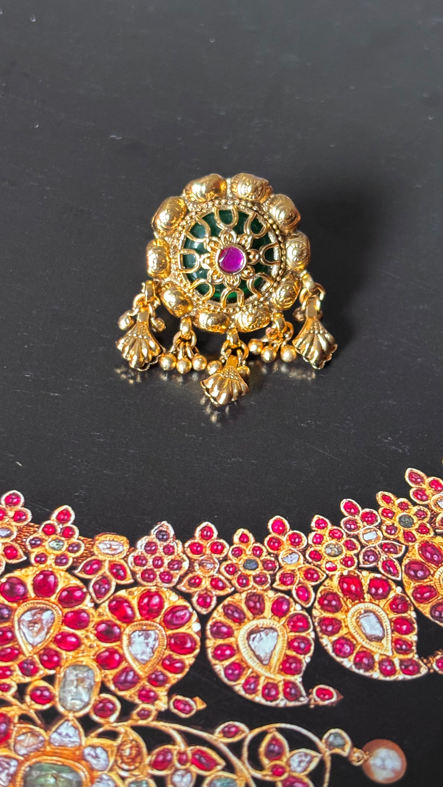 Emerald inlay nakashi with rani pink adjustable ring