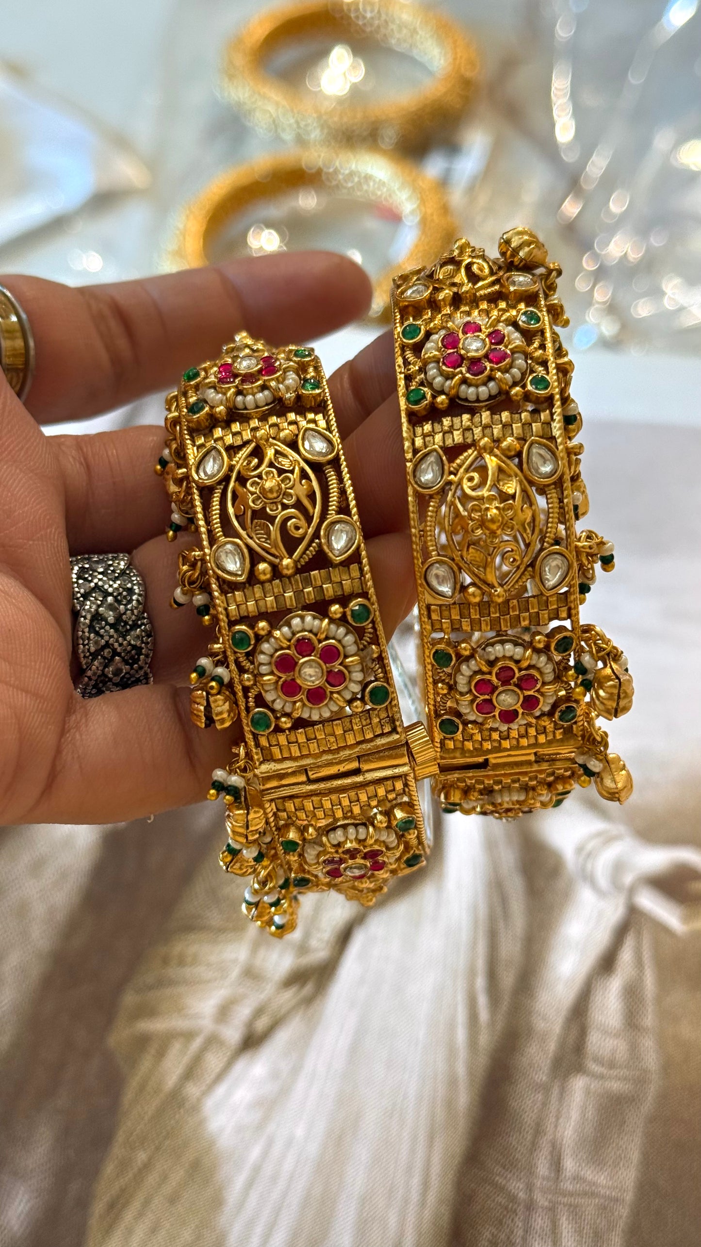 Floral nakashee rajwadi bangles