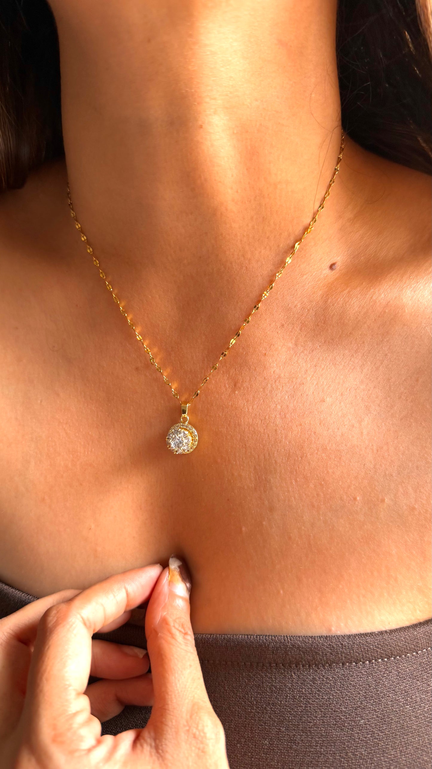 Minimal diamond necklace