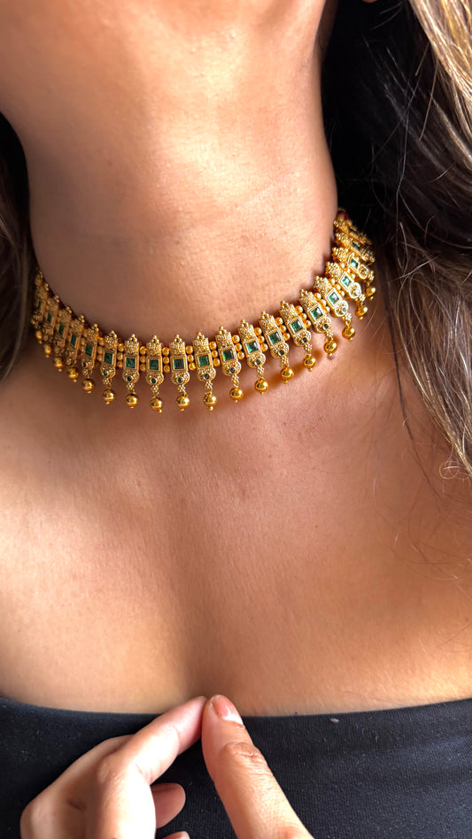 Maharashtra and gold emerald stone necklace