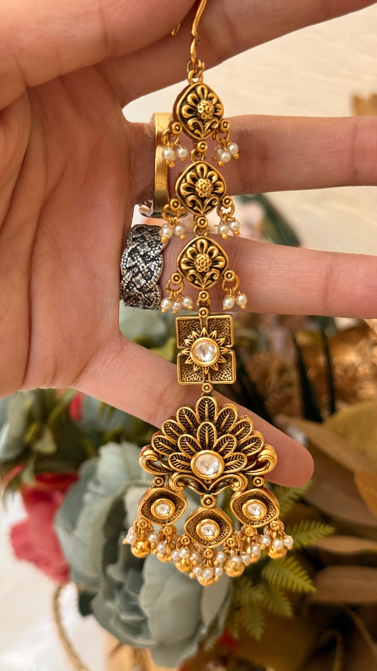 Designer Rajwada maangtika with polki details