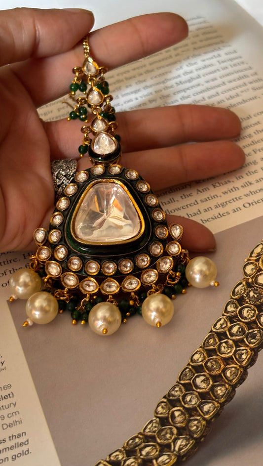 Emrerald meenakari uncut polki maangtika