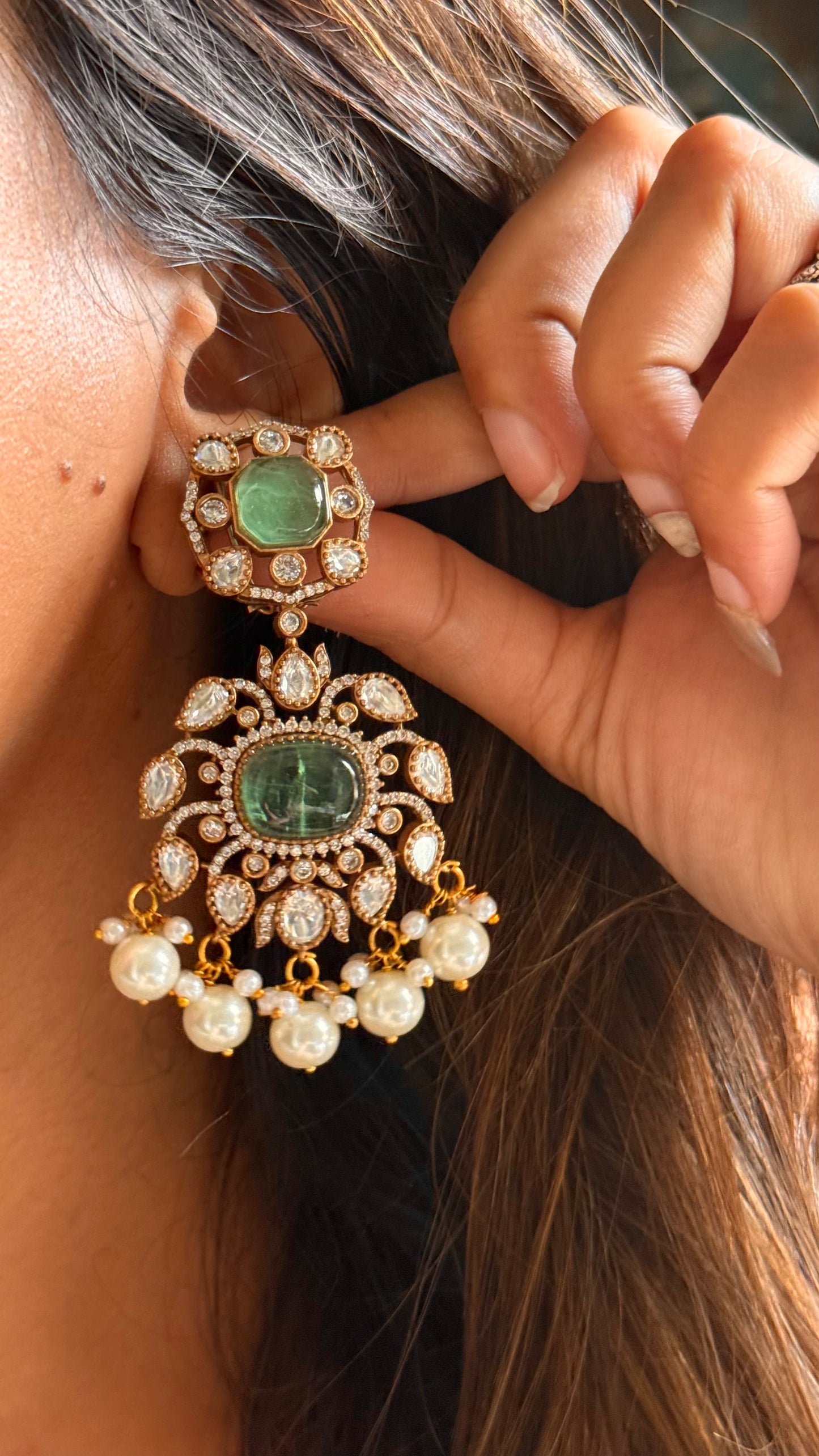 Dual layer moissanite & mint with pearl detailing collar necklace