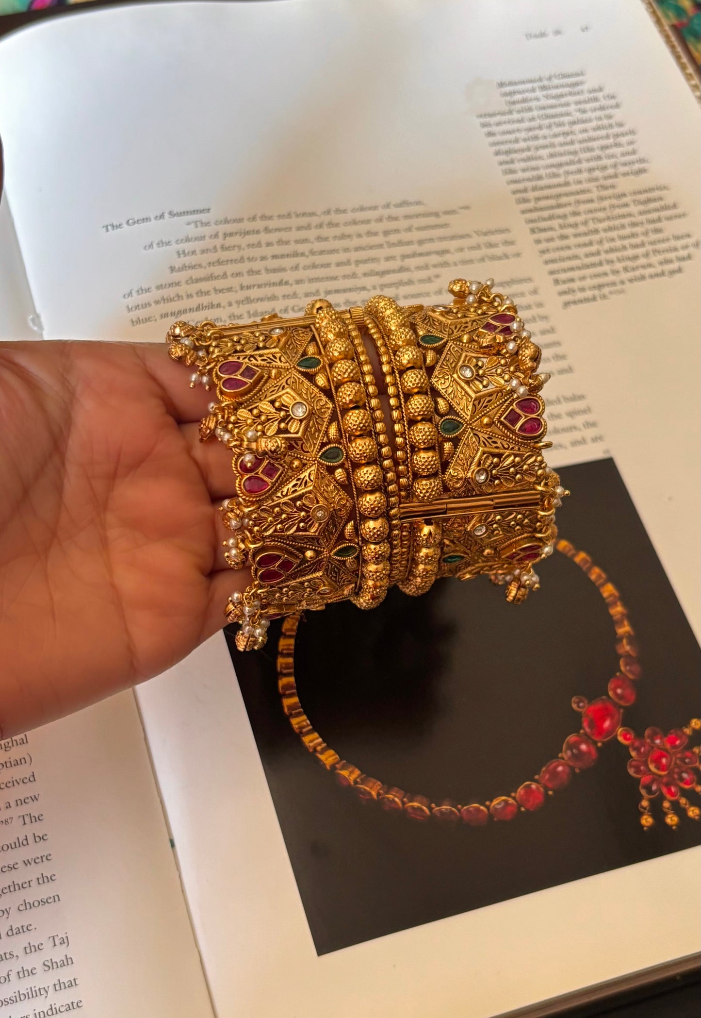 Pan shape Ruby & emerald rajwada bangles