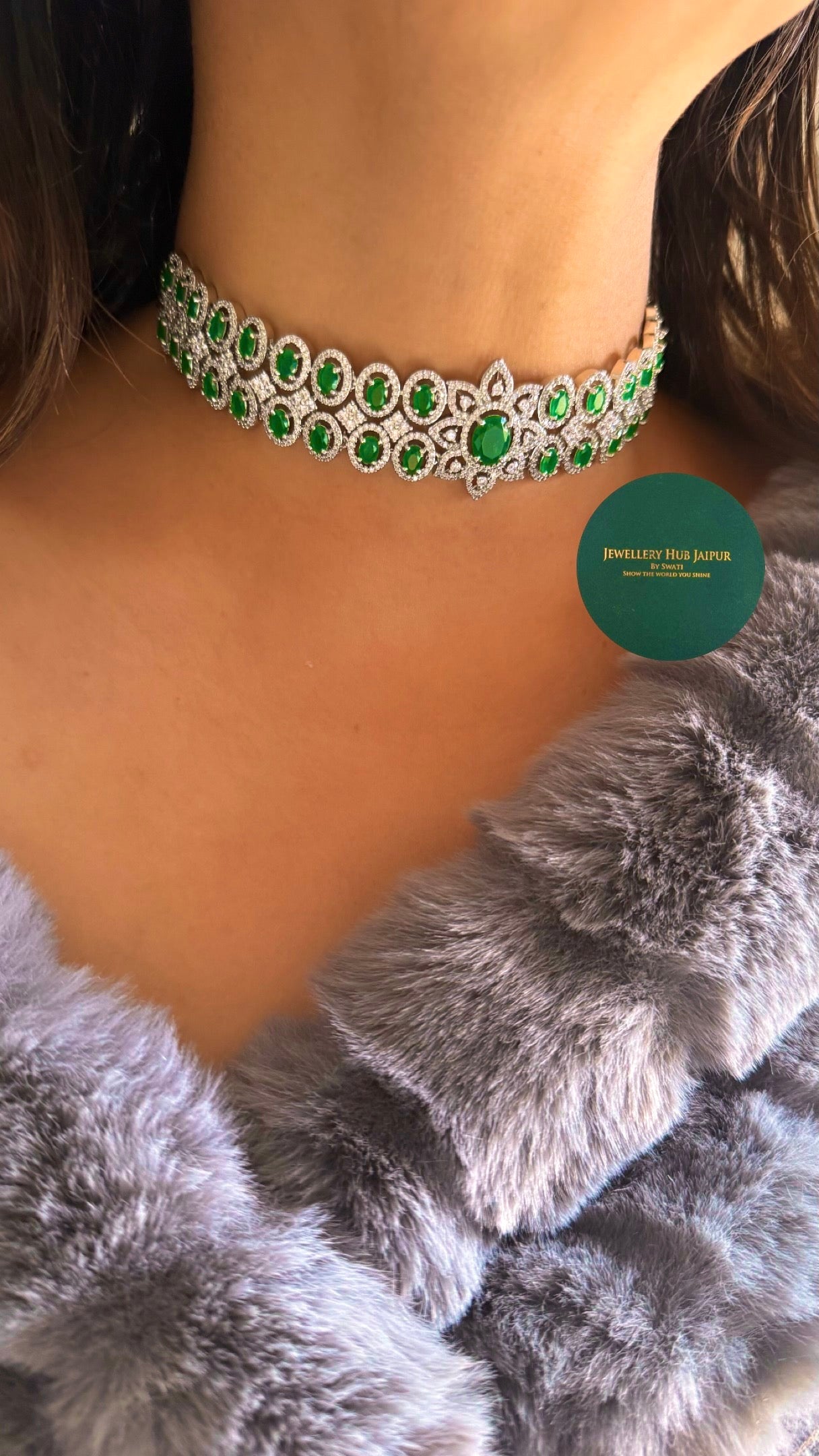 Emerald diamond choker