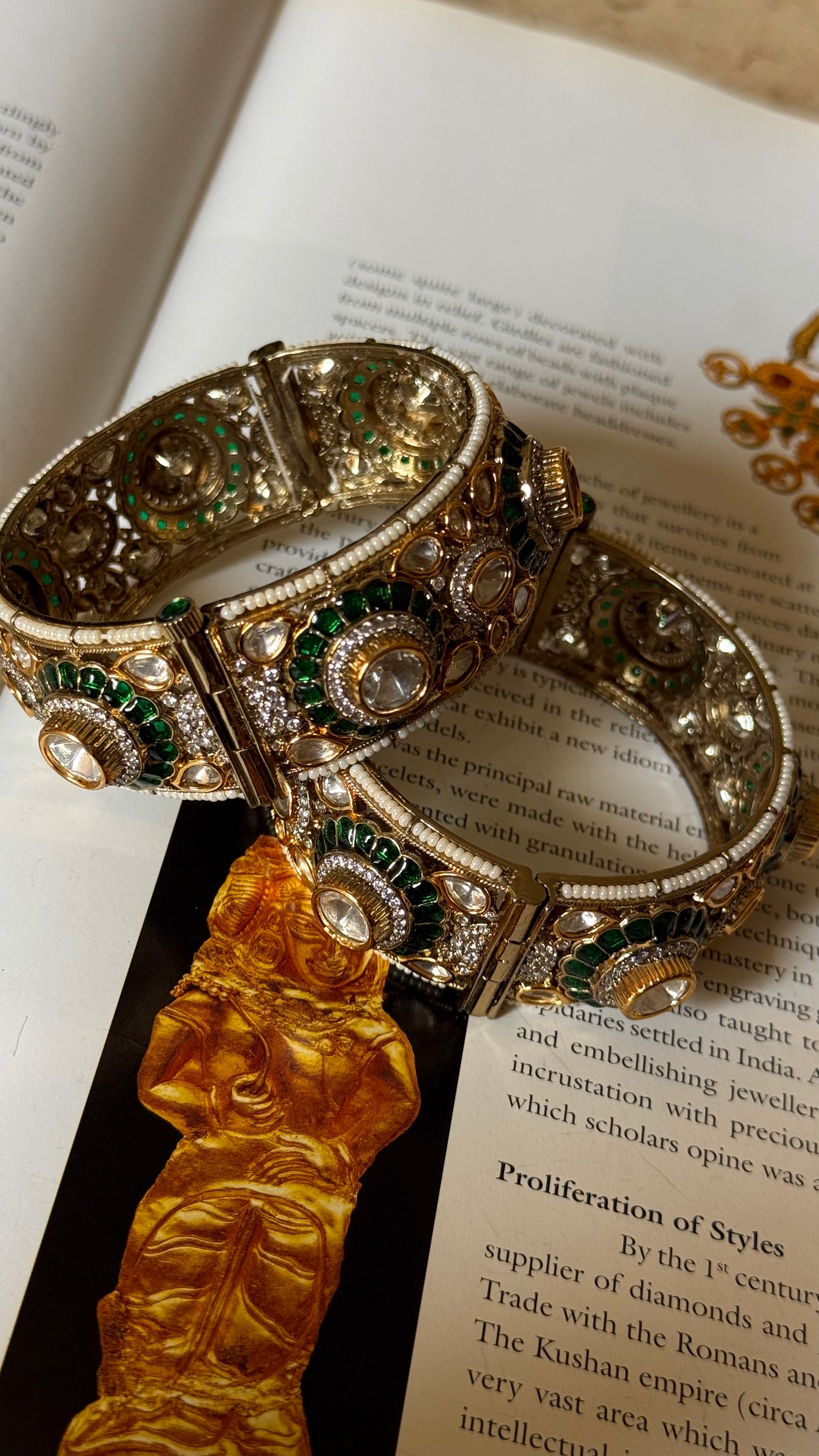 Emerald floral moissanite polki openable bangle