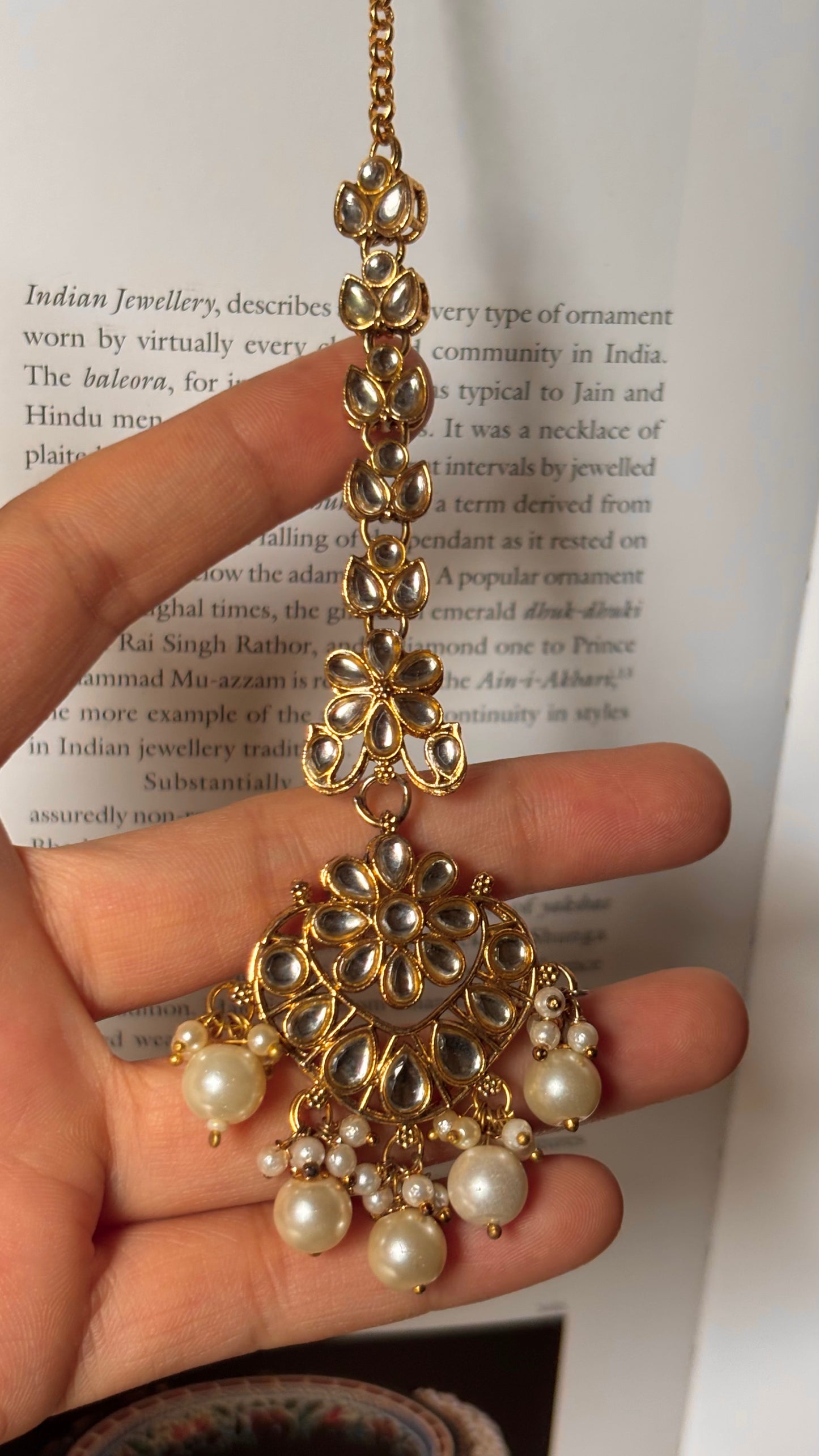 Paachi with pearl detailing Maangtika