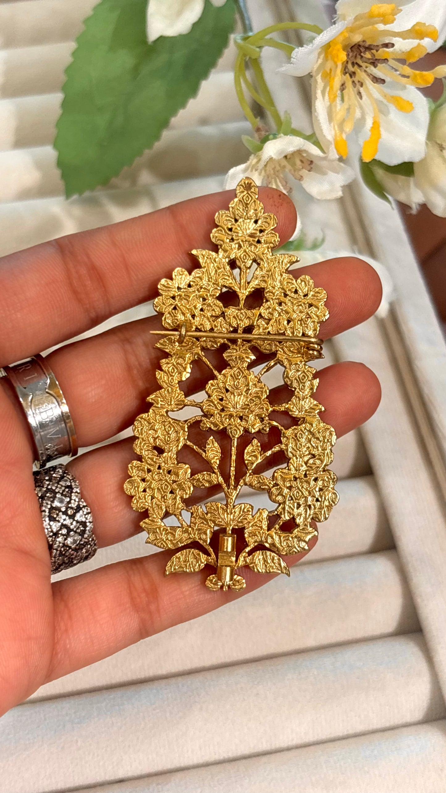 Heritage inspired 2 in 1 Brooch & Kalgi