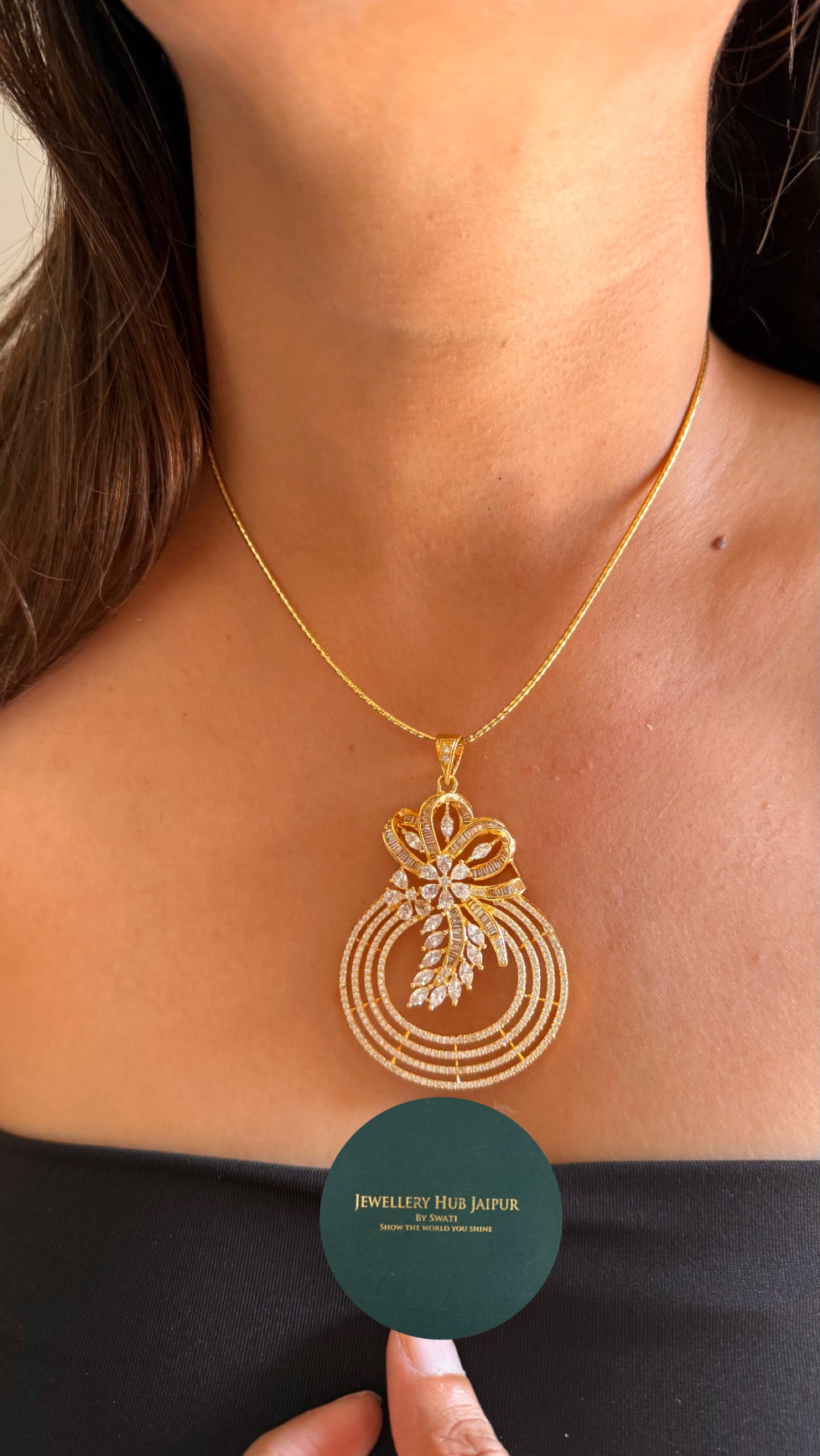Riyana diamond pendant set